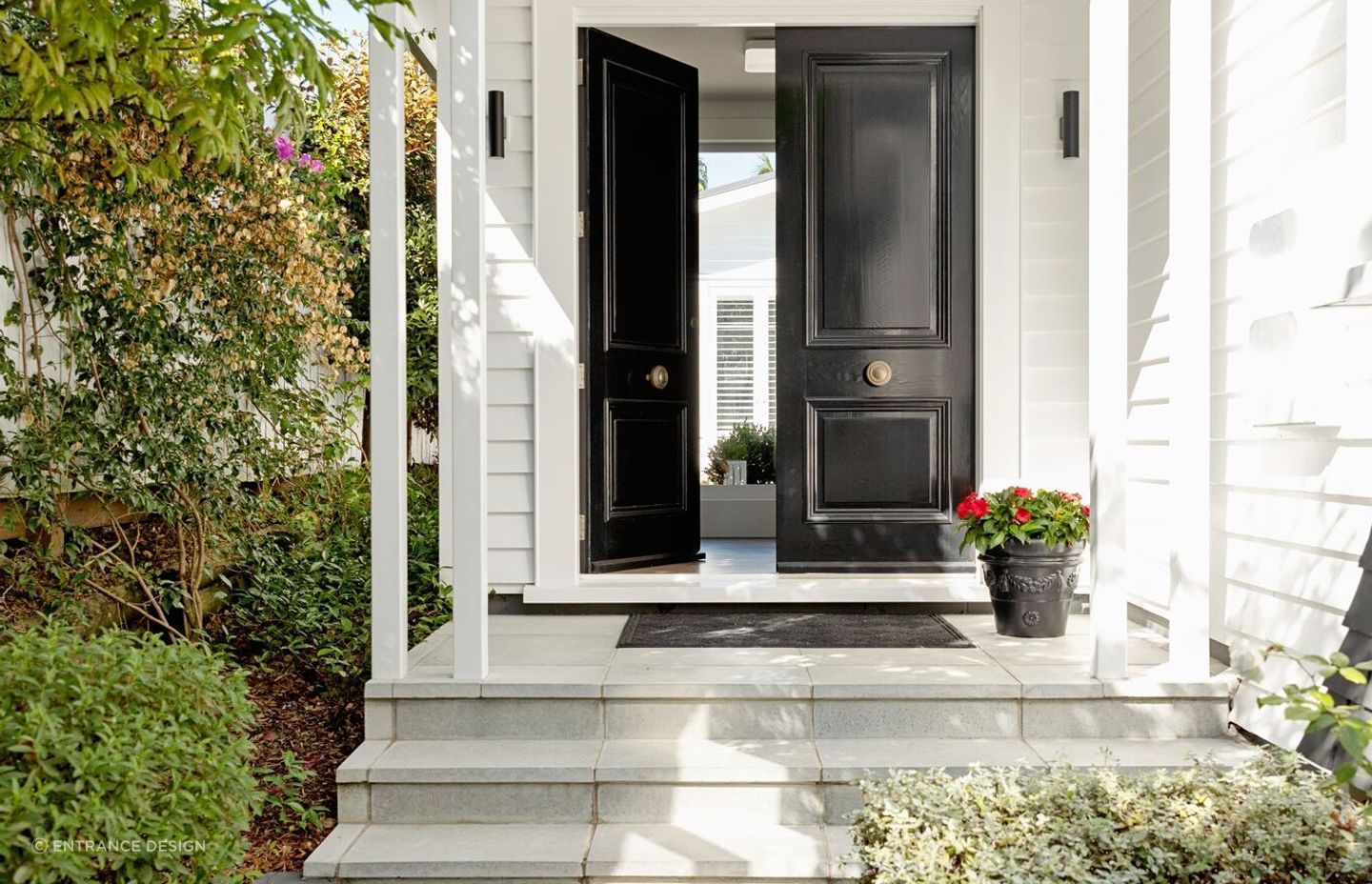 Nothing is more dynamic with respect to colour than black on white