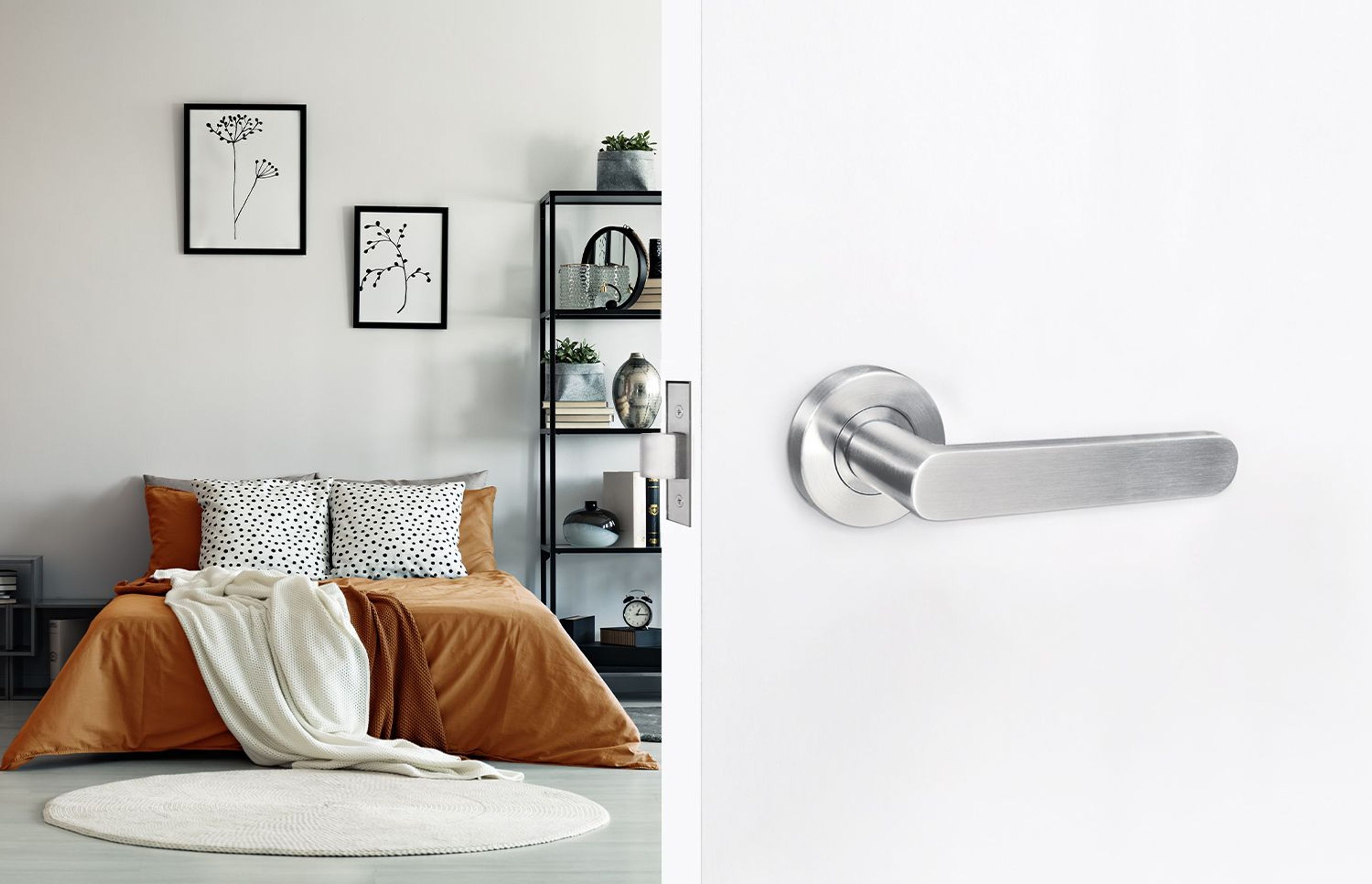 The Yale Simplicity Series consists of an entry kitset with fire-compliant lock, closer, handles and escutcheons, as well as passage lever sets for standard internal doors and privacy lever sets for bathrooms.