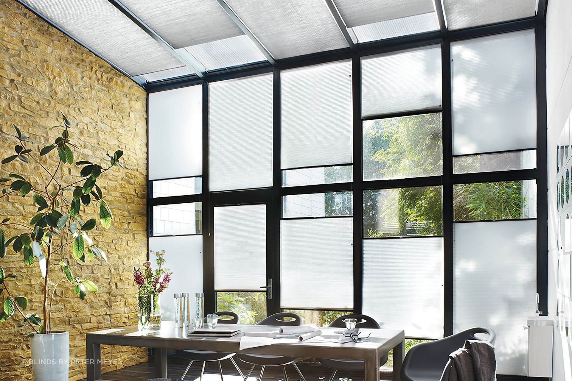 Honeycomb blinds can be operated by cord and cordless options for customisable privacy.