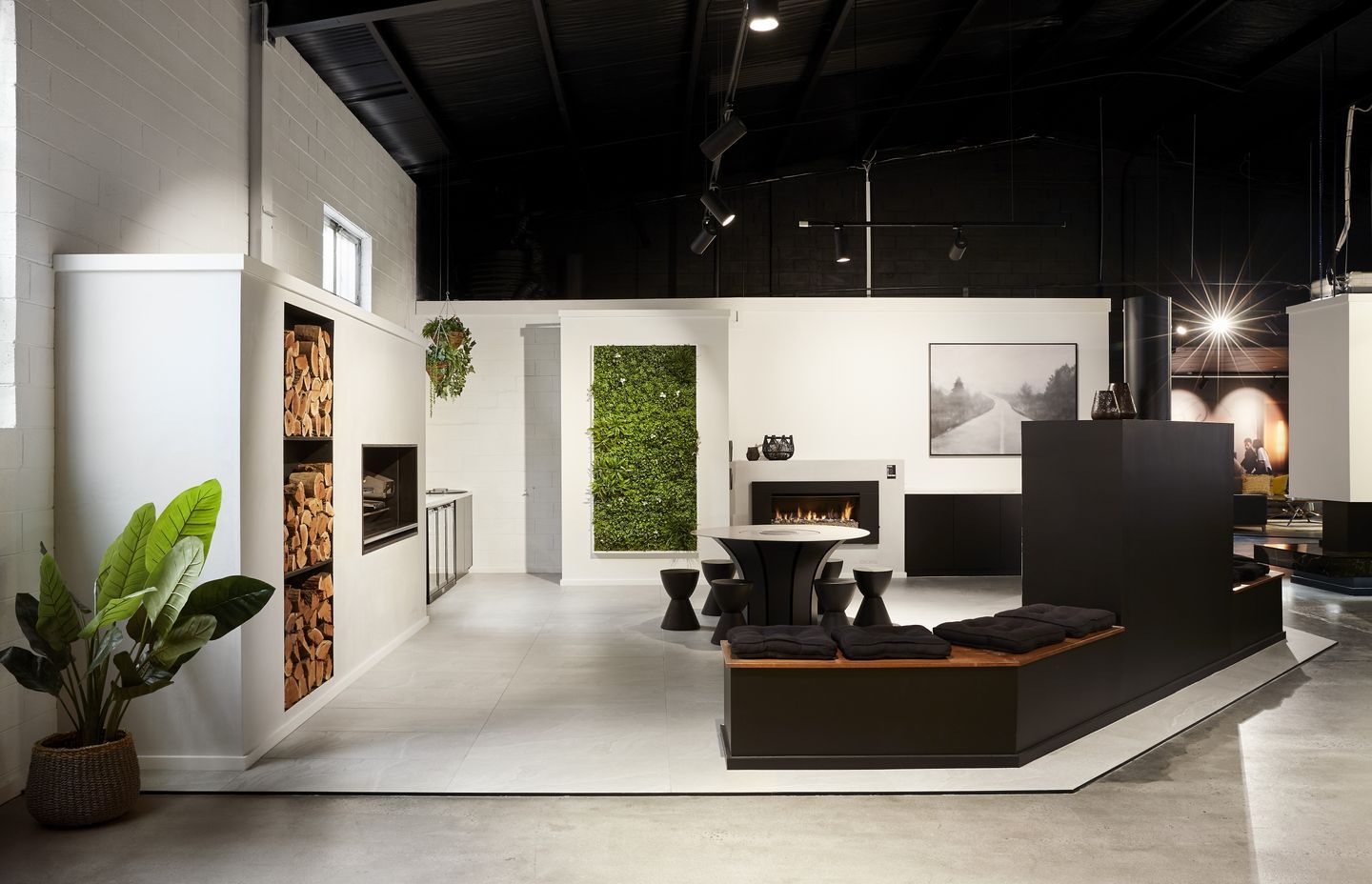 Stoke Fireplace Studio displays the full range of Outdoor Fireplaces from Escea.