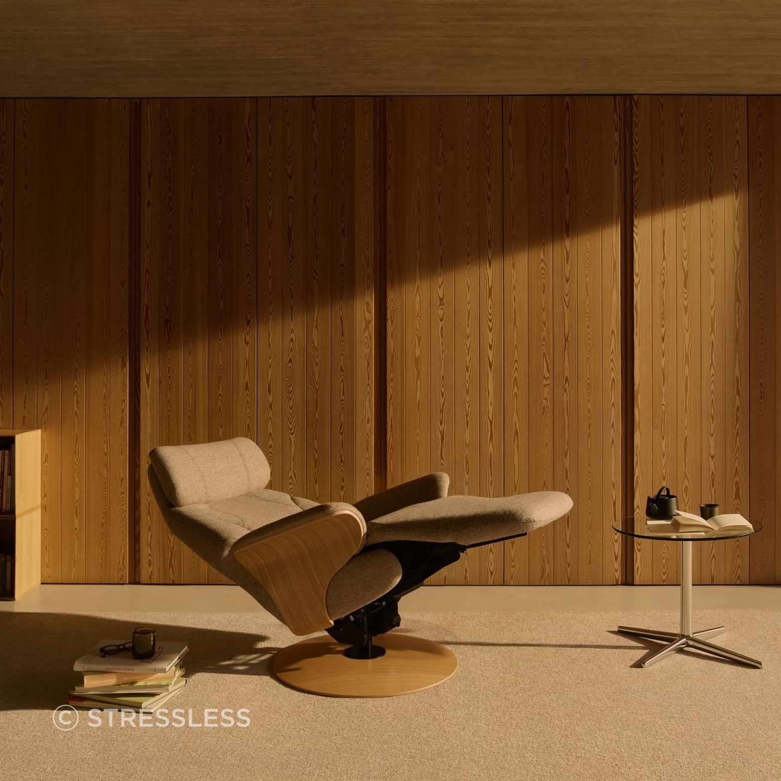 Stressless-Adam-DiscClover-FunghiNatural-Oak10.jpg
