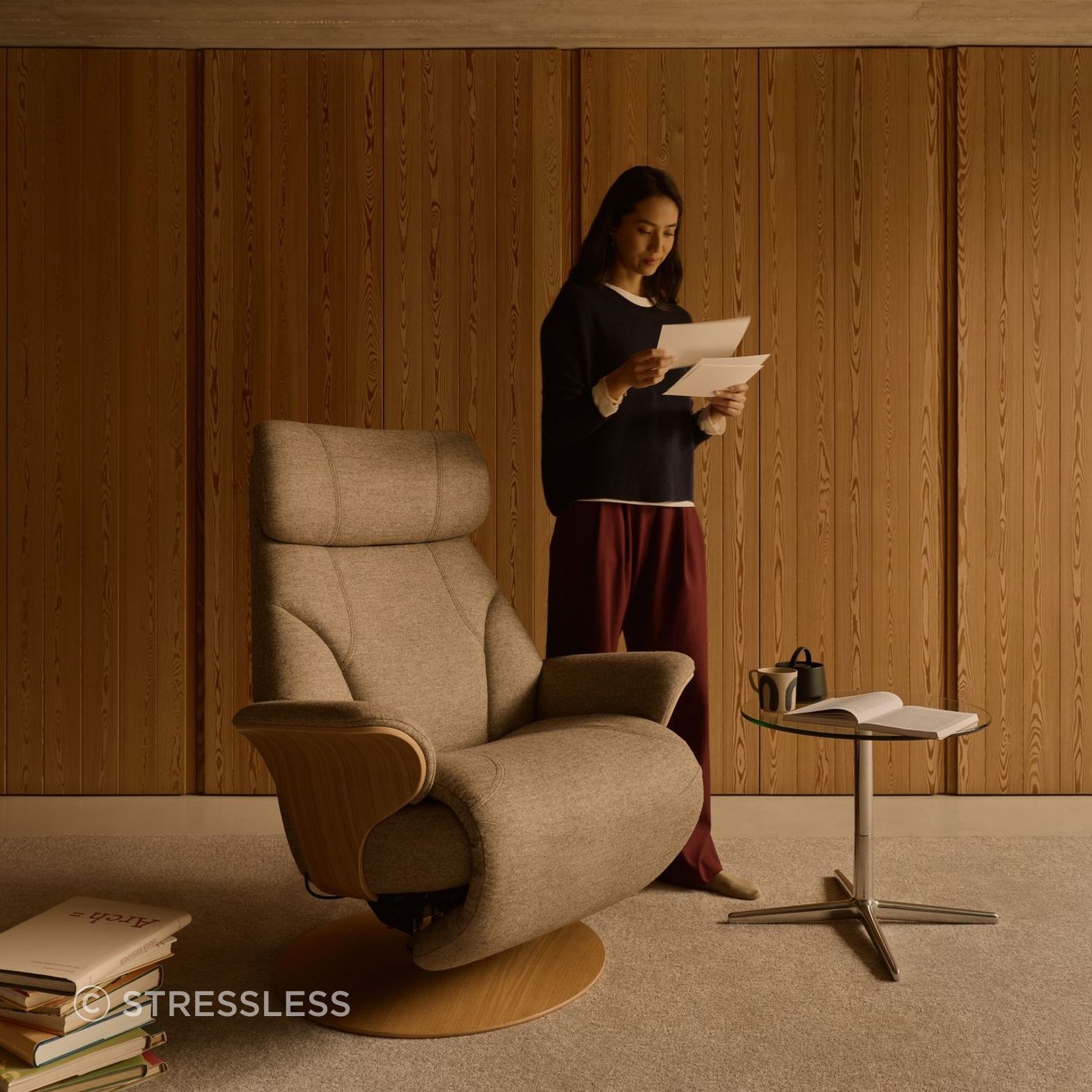 Stressless-Adam-DiscClover-FunghiNatural-Oak13.jpg