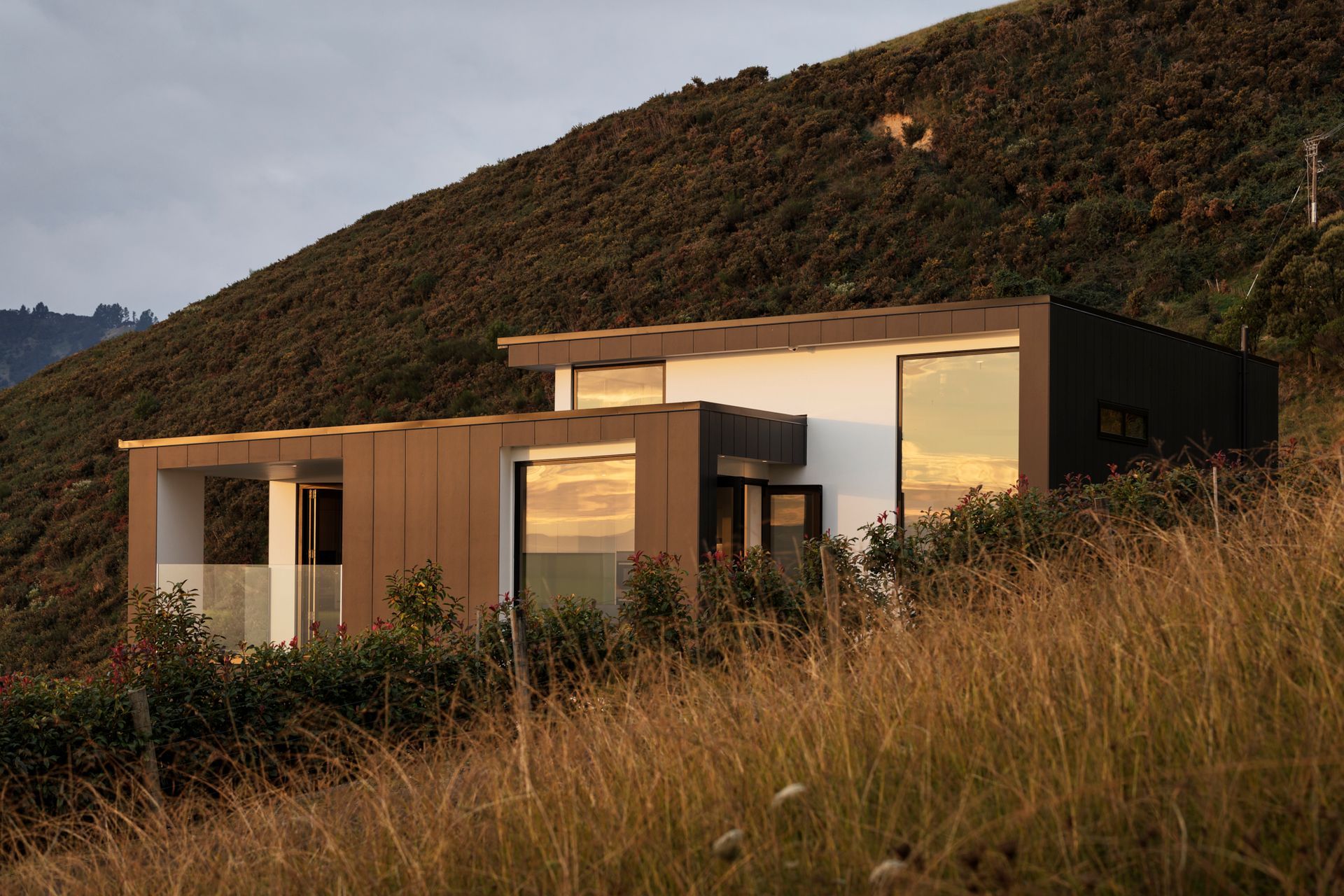 Fibre cement panels provide a sleek look with bold colours and strong lines.