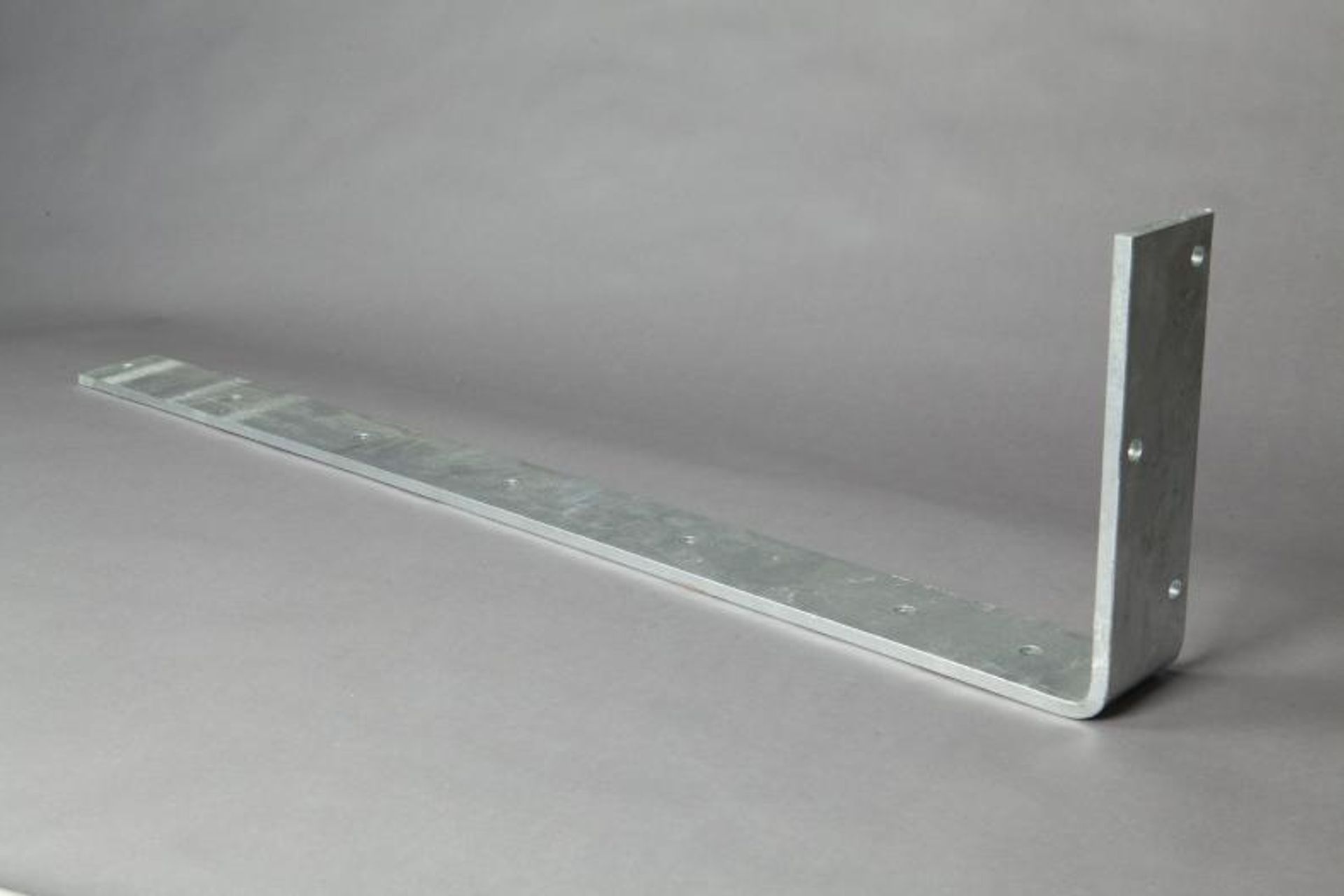 A Simple Solution to Support Free-Standing Walls