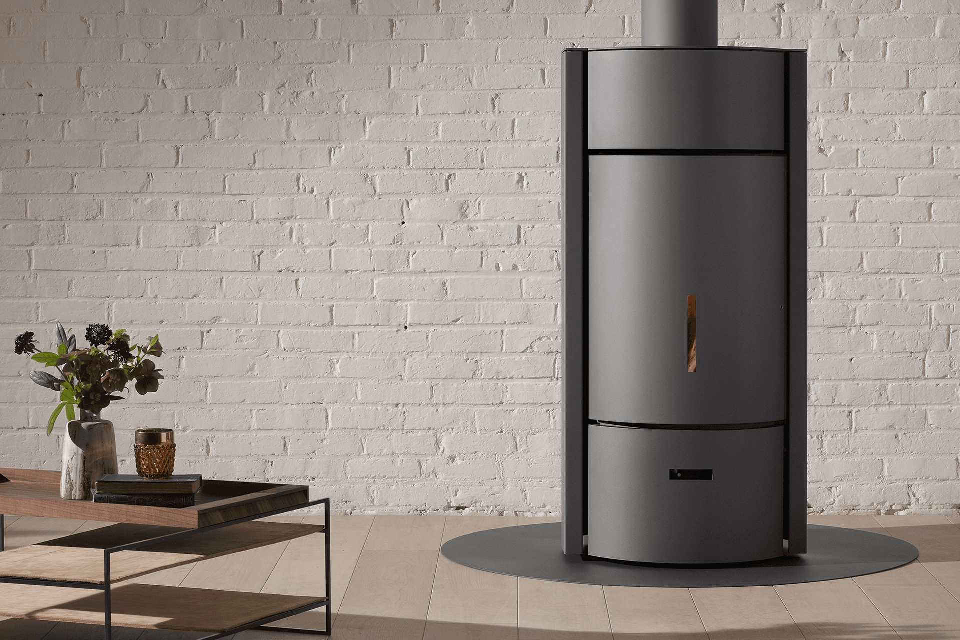 The Stûv 30 features three integrated doors for three modes of use.