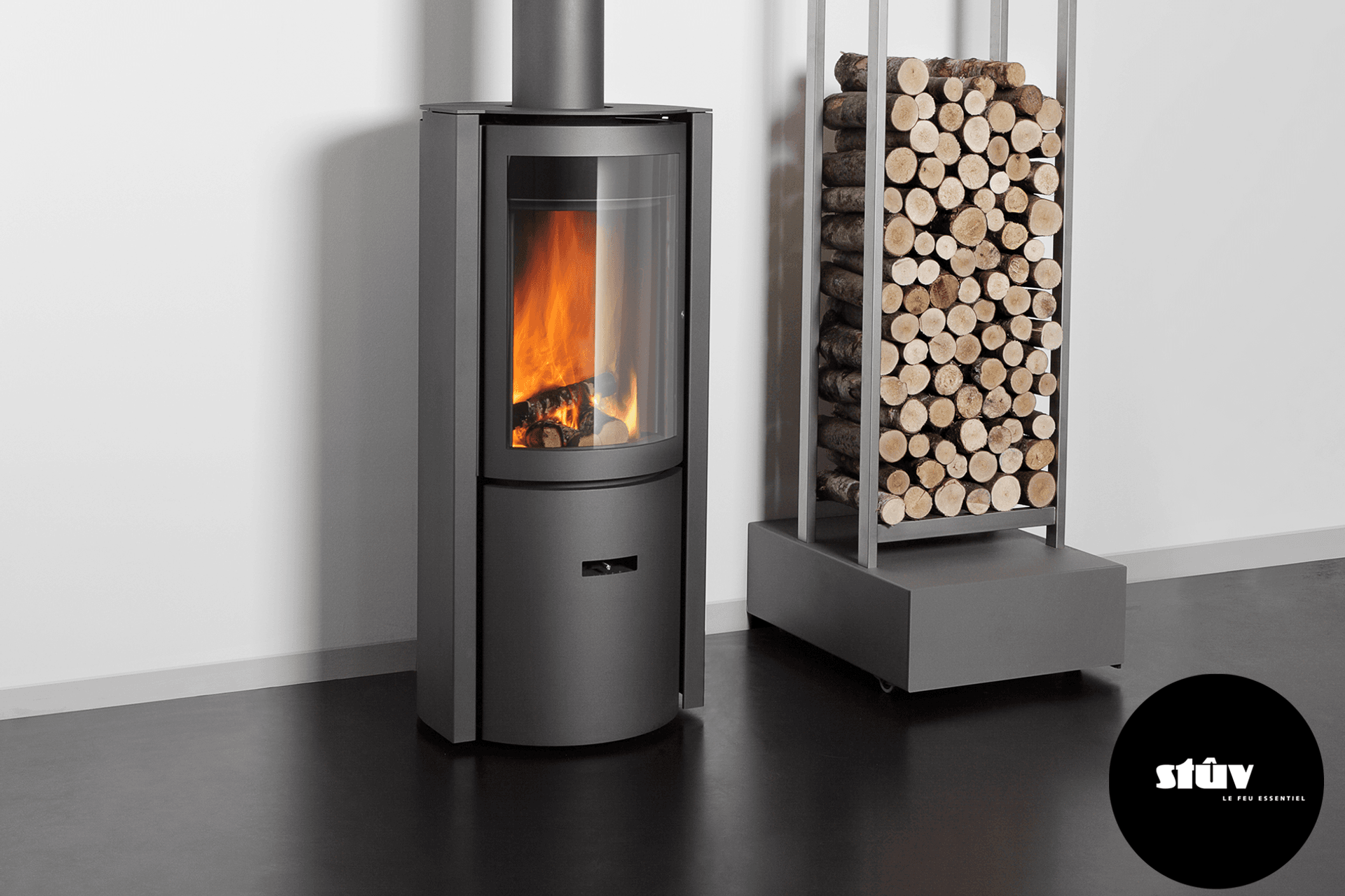The Stûv 30 Compact 'One' ensures highly efficient combustion with an adjustable output between 3kW and 9kW.