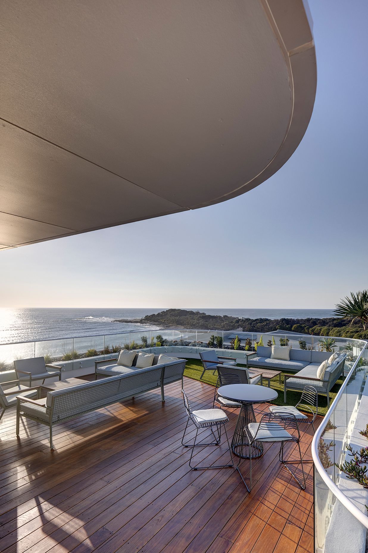 The Surf Hotel Yamba by Design King Company | Photography by Brett Boardman &amp; Elise Hassey