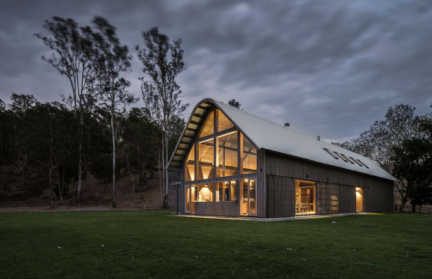 The Barn by Paul Uhlmann Architects | Photography by Andy Macpherson Studio