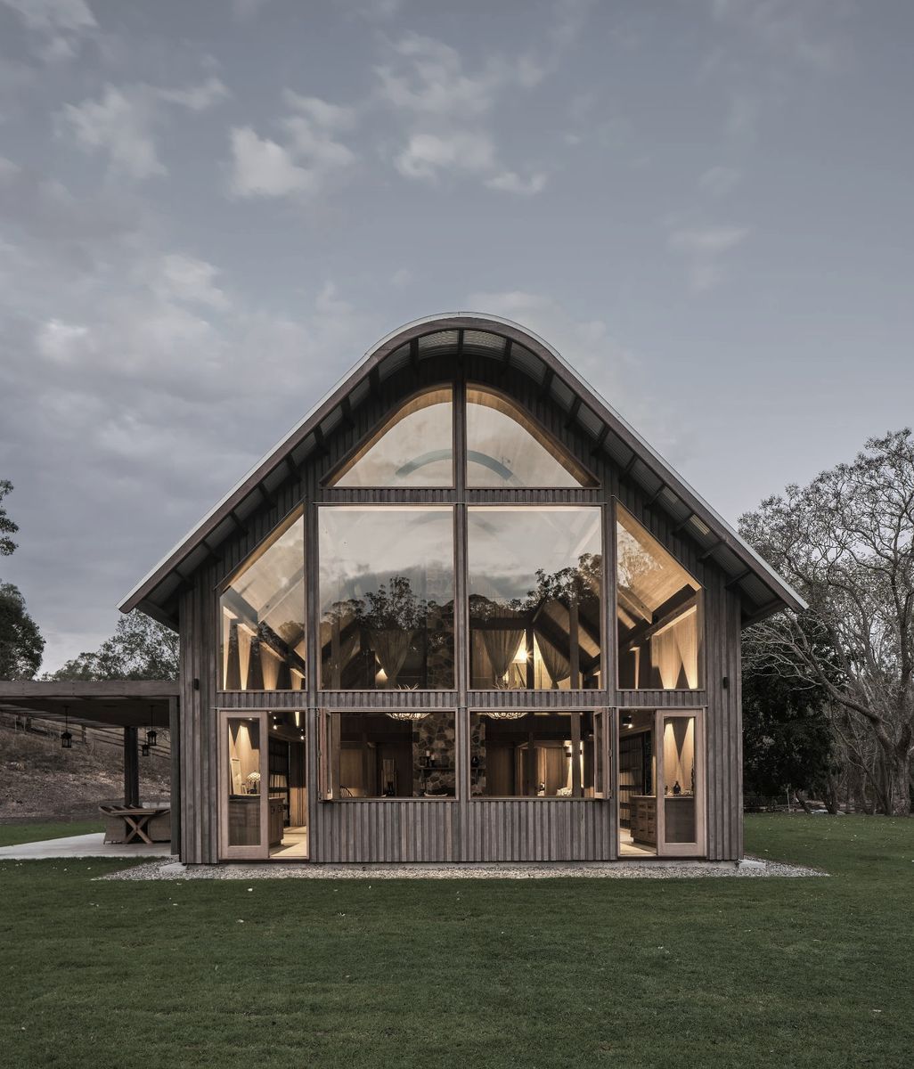 This rural holiday home draws inspiration from traditional American red barns