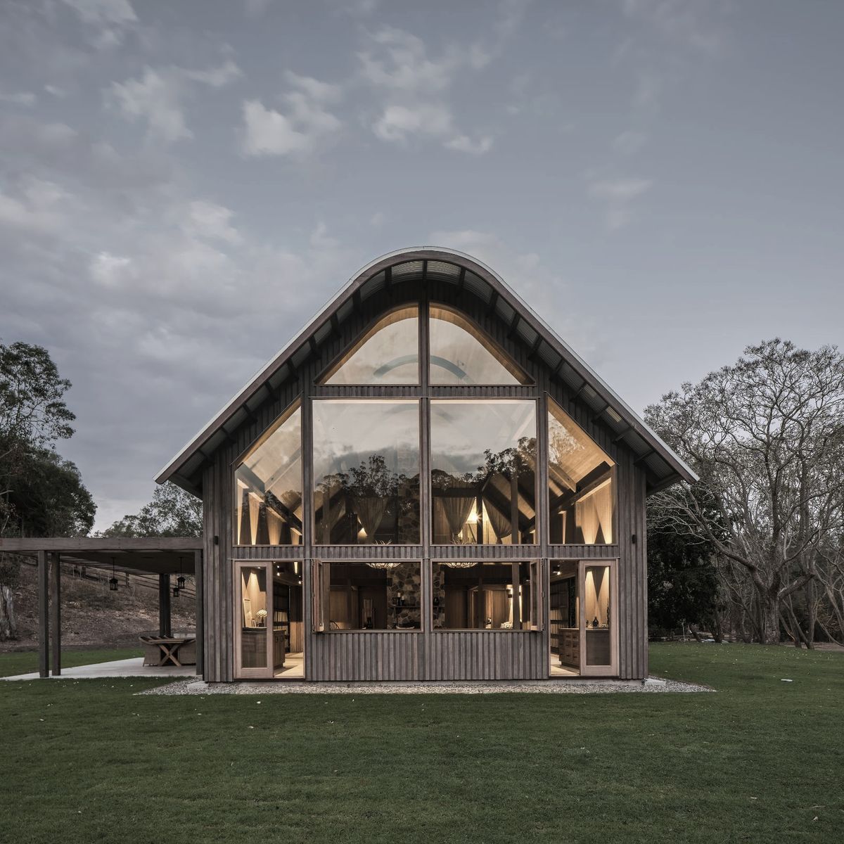This rural holiday home draws inspiration from traditional American red barns