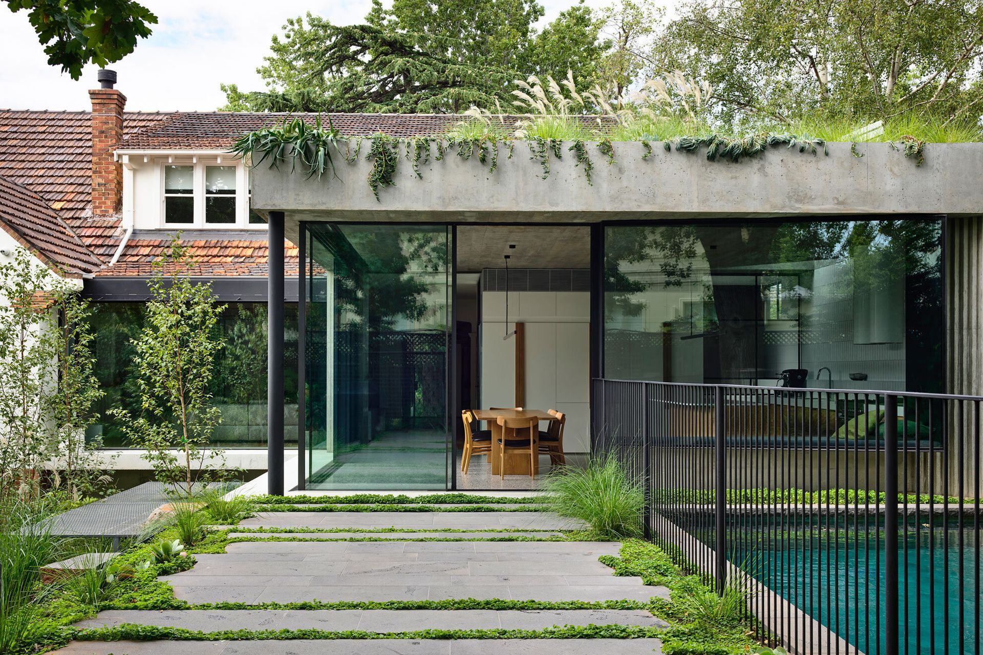 Malvern Garden House by Taylor Knights | Photography by Derek Swalwell