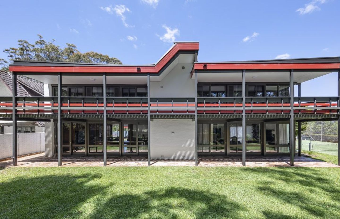 A side view of the home. Image Murray Fredericks