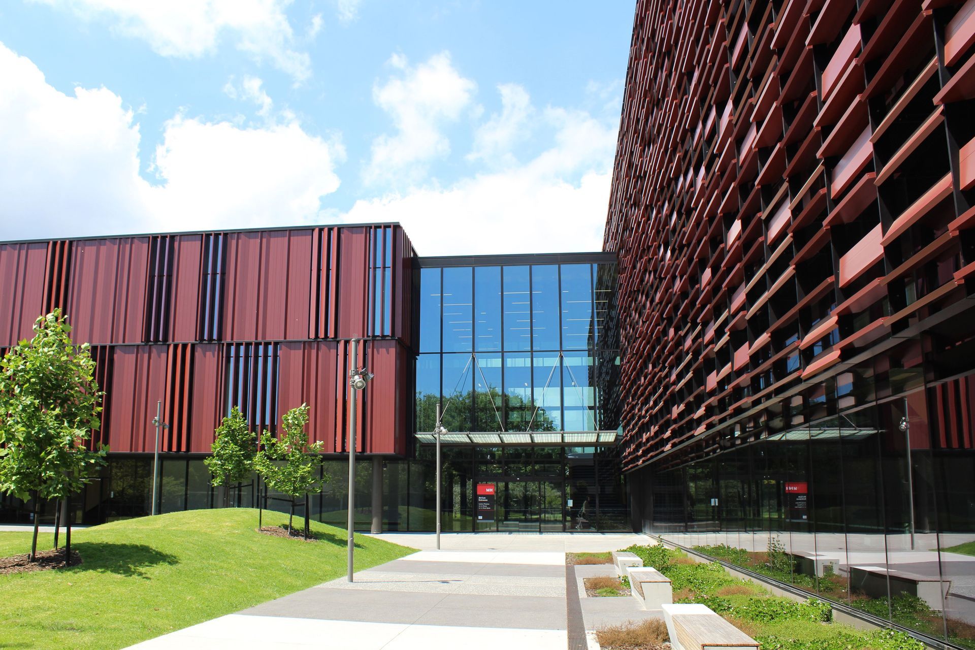 The Mana Hauora building at AUT features a Thermosash-fabricated unitised facade system that includes an integrated maintenance walkway behind the screens for window cleaning access.