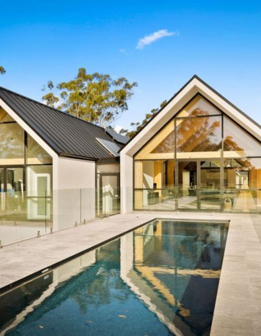 Mallinger Constructions | Crystal Pools | Silver Ash Premium Travertine Tumbled