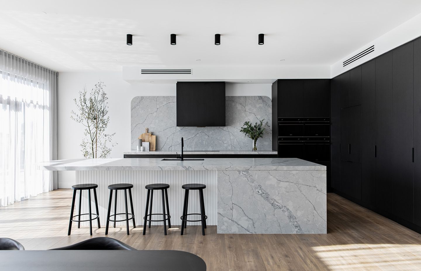 Rise of Black Rangehoods in Modern Kitchens