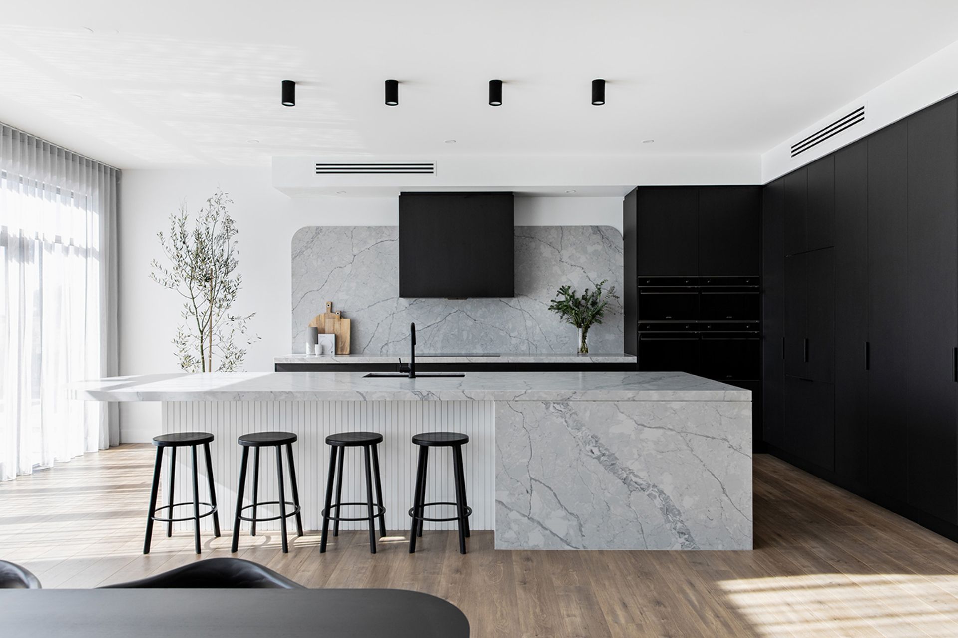 Rise of Black Rangehoods in Modern Kitchens