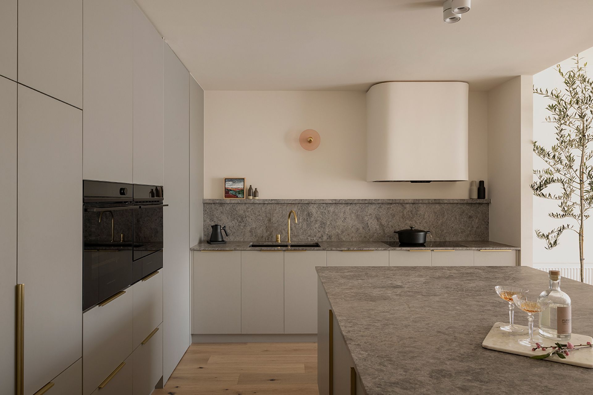 Rise of Black Rangehoods in Modern Kitchens