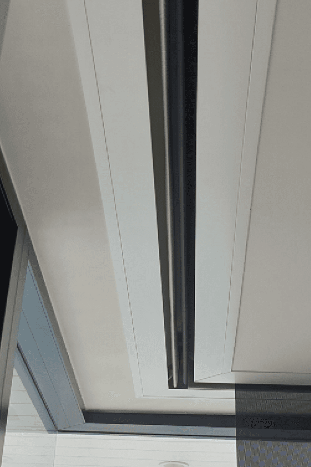 The Part FlushBox can be installed side-by-side to allow for two blinds—one sun control and one block out—to be accommodated.