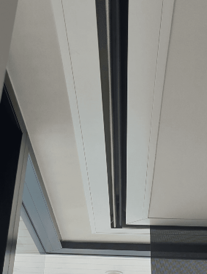 The Part FlushBox can be installed side-by-side to allow for two blinds—one sun control and one block out—to be accommodated.