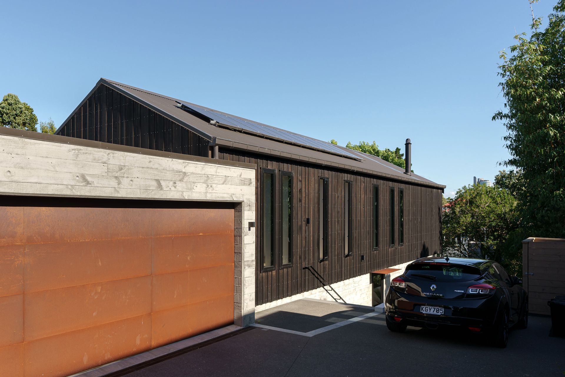 Smaller windows on the driveway side of the house offer improved privacy. “The garage is half full of bikes, skis and sports gear,” says Clive.