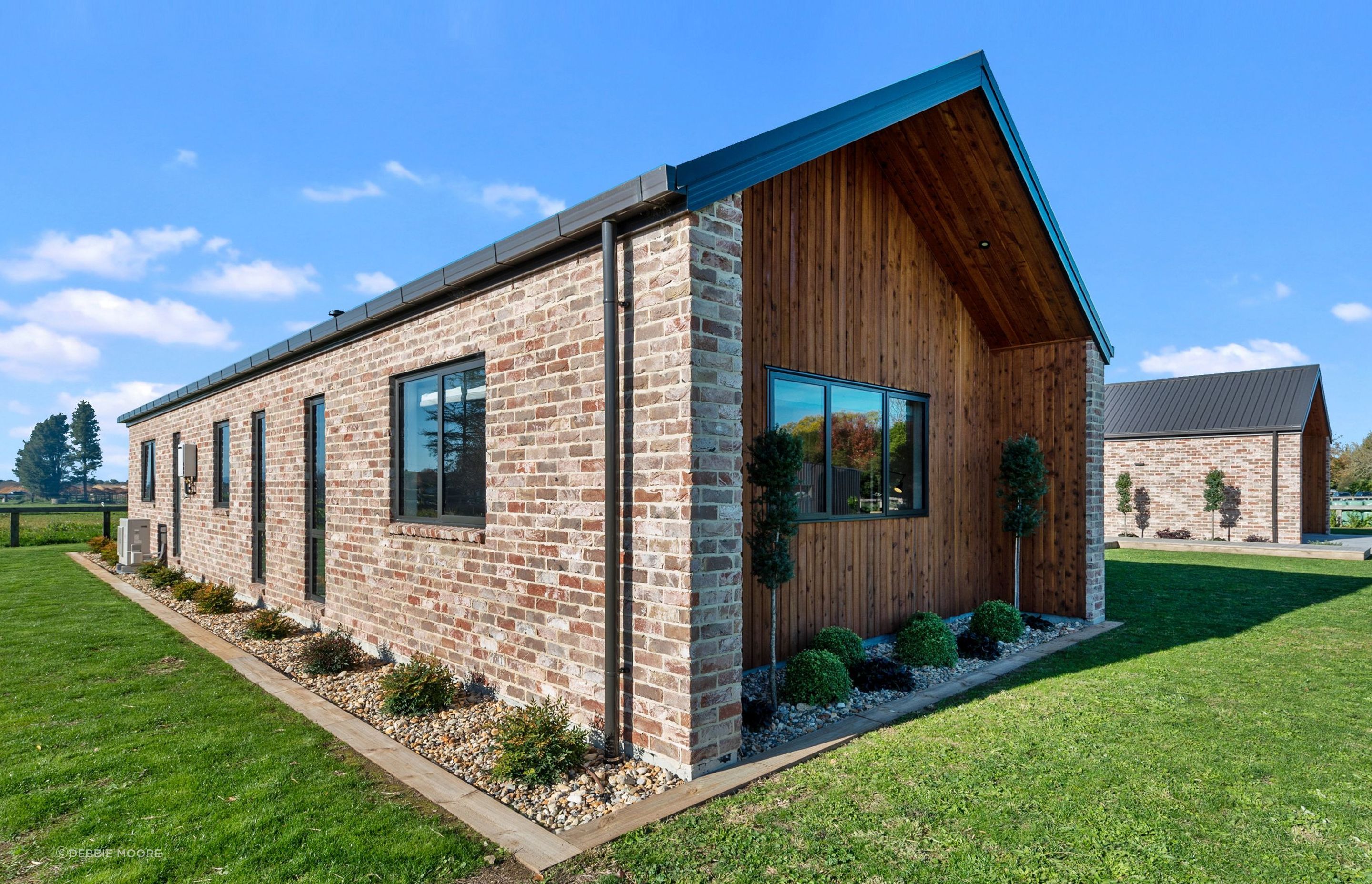 The Austral bricks from The Brickery are manufactured to look aged, a look that references reclaimed bricks from the Christchurch earthquakes that are no longer easy to find. The extended walls at the gable end provided room for extra planting.