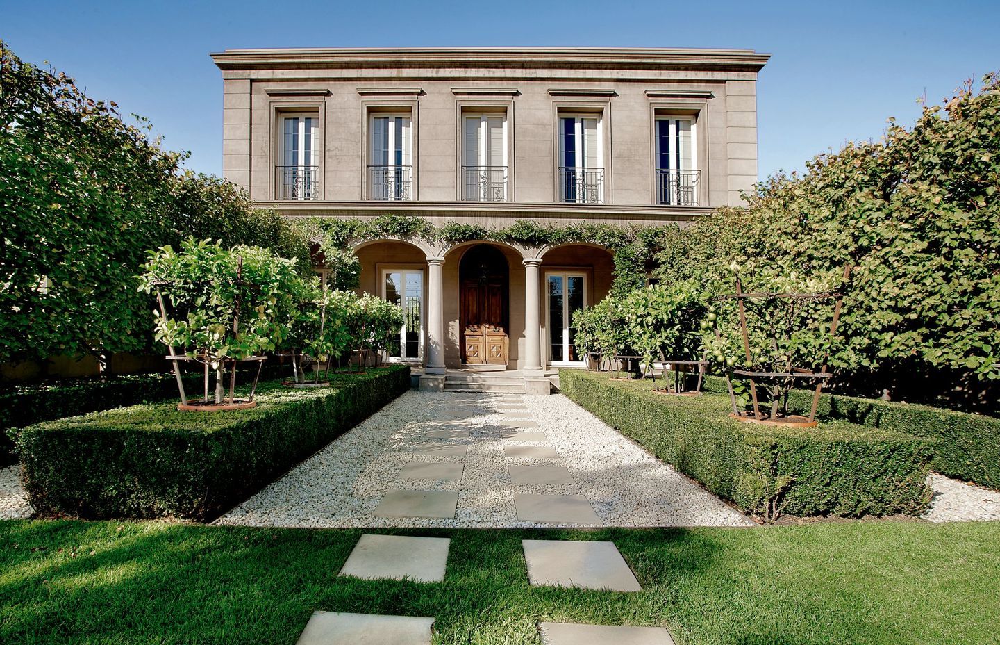 Kenley Court by Rob Mills Architecture & Interiors | Photography by Mark Roper