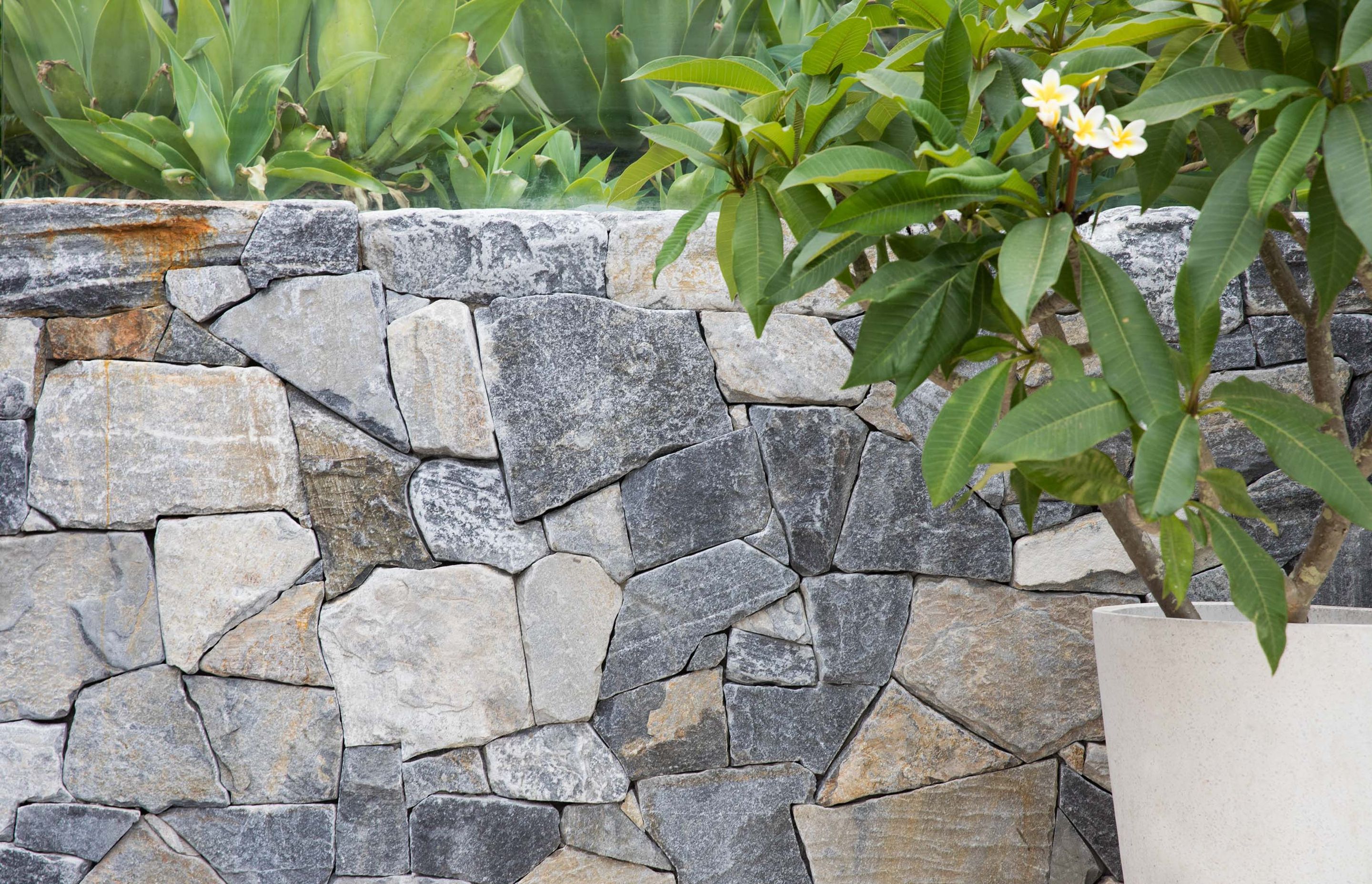 Advantages of natural stone wall cladding