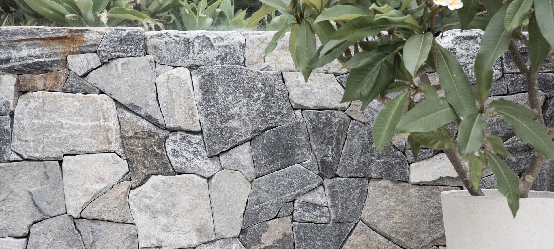 Advantages of natural stone wall cladding
