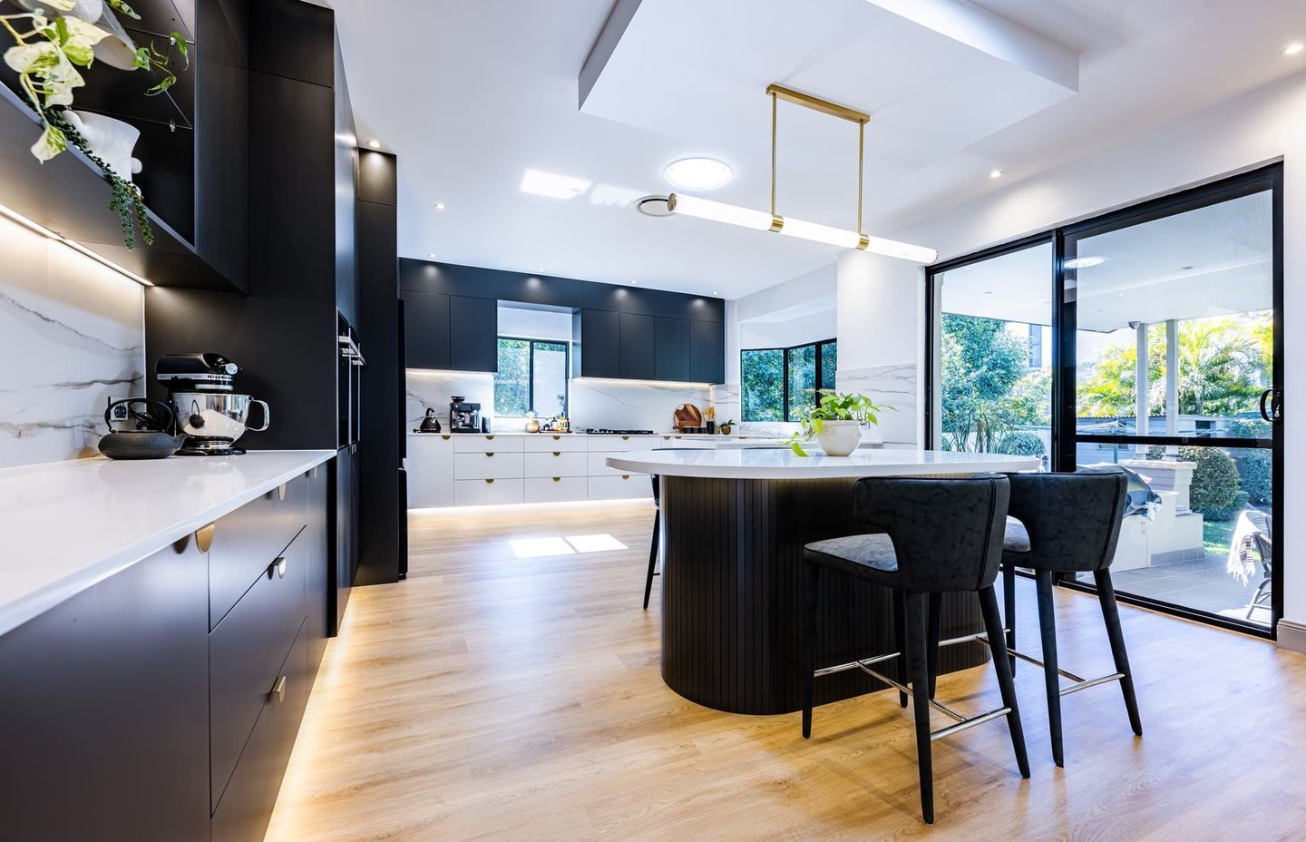 How To Achieve A Luxury Kitchen Look Within Your Budget?