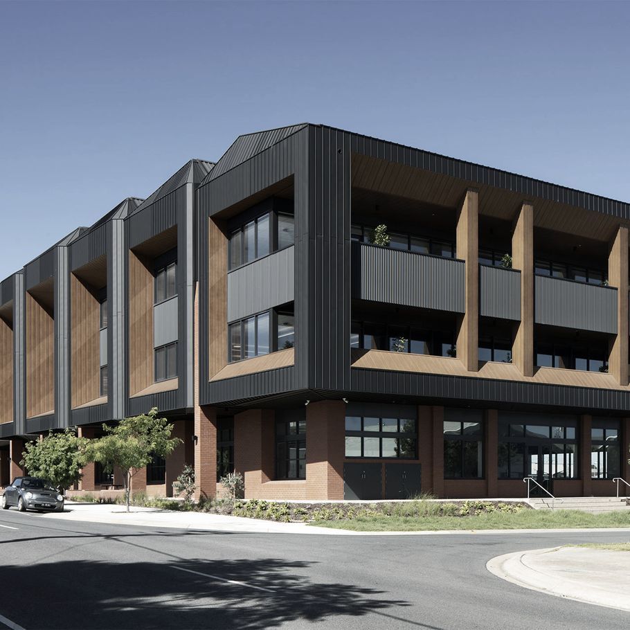 Using pre-painted steel to create expressive homes that stand the test of time