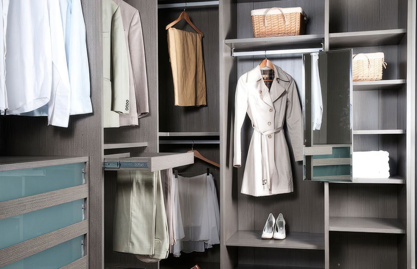 Wardrobe Design: DIY vs. Professionals