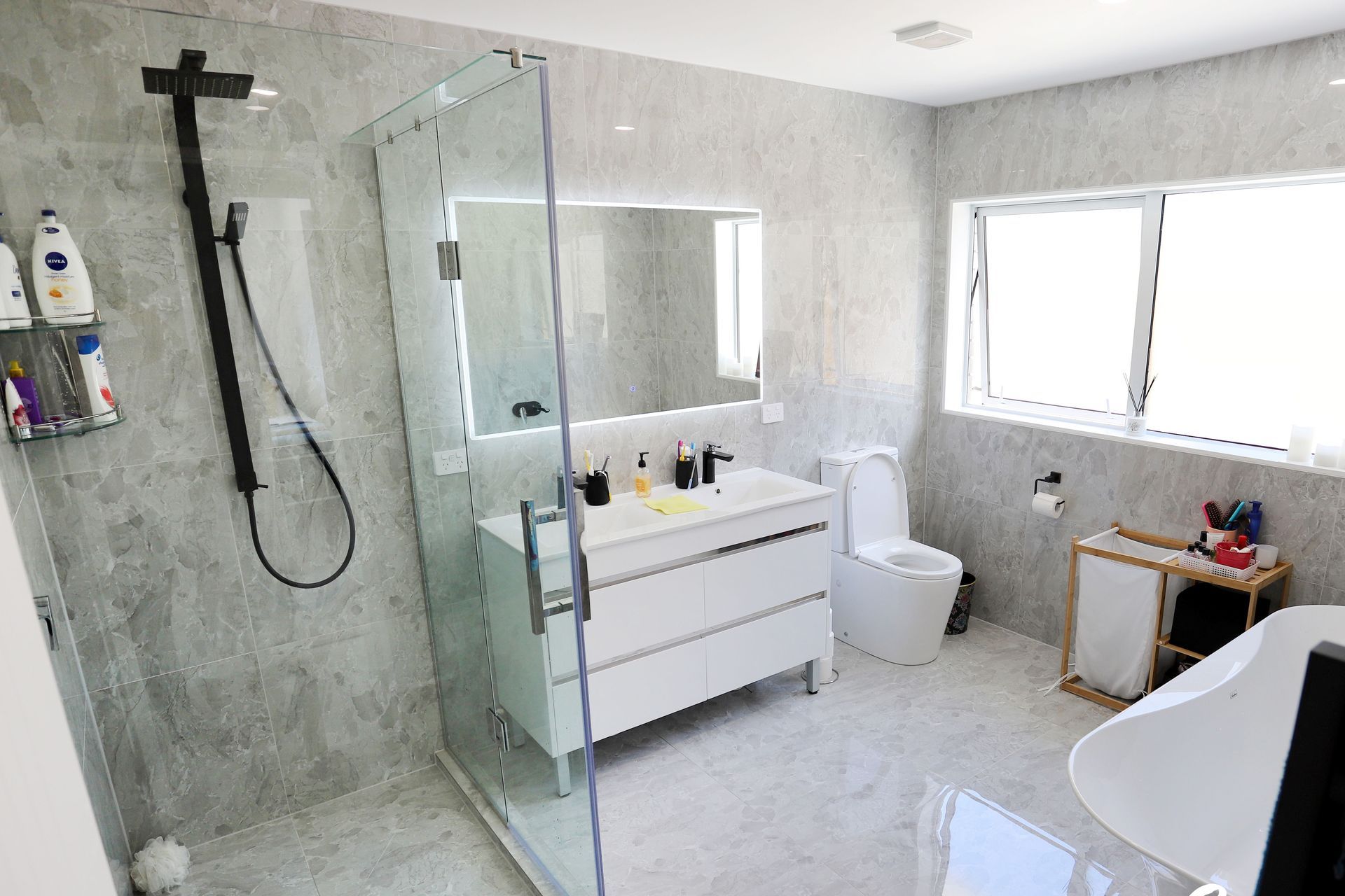 Glass shower door in West Habour