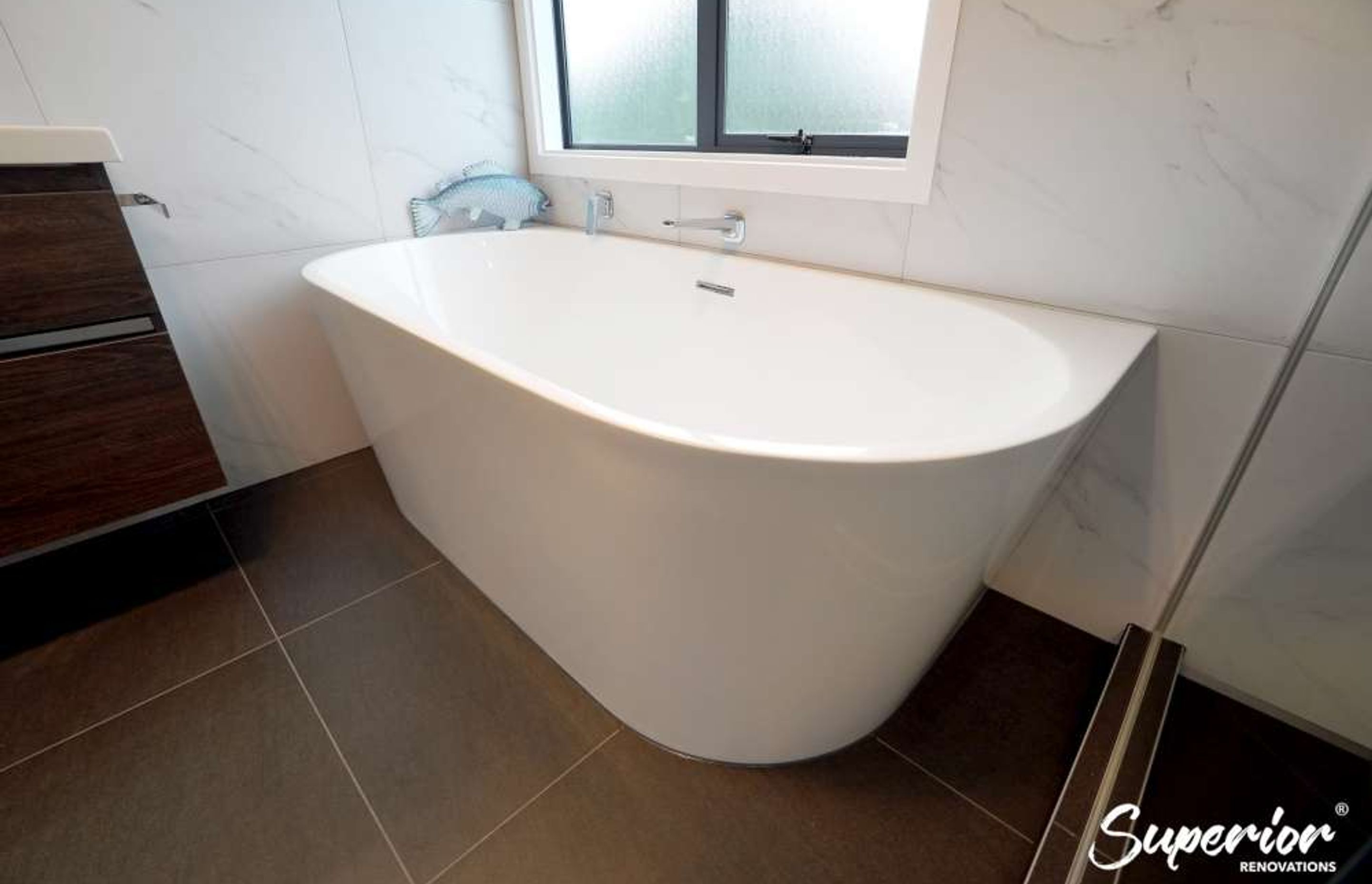 Oval shaped free stand standing bath in Albany