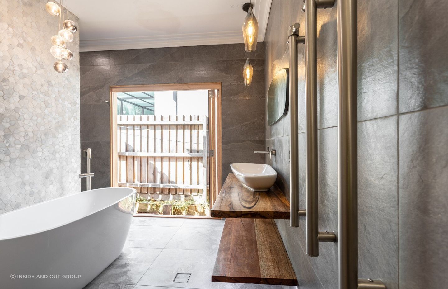 A modern bathroom that effectively uses accessories in a concise manner to boost both use and appearance.