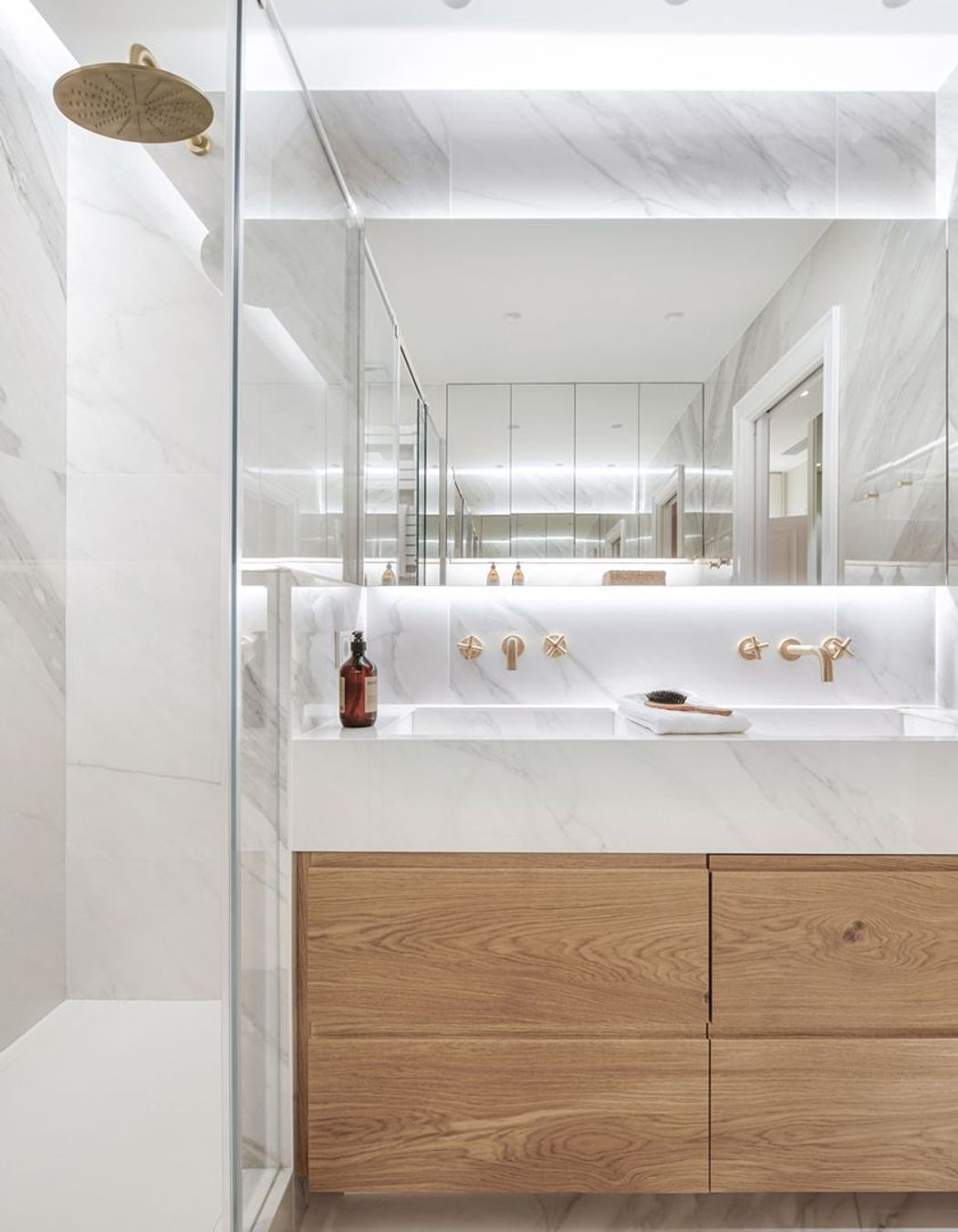 How can you decorate white bathrooms? A few tips you can use