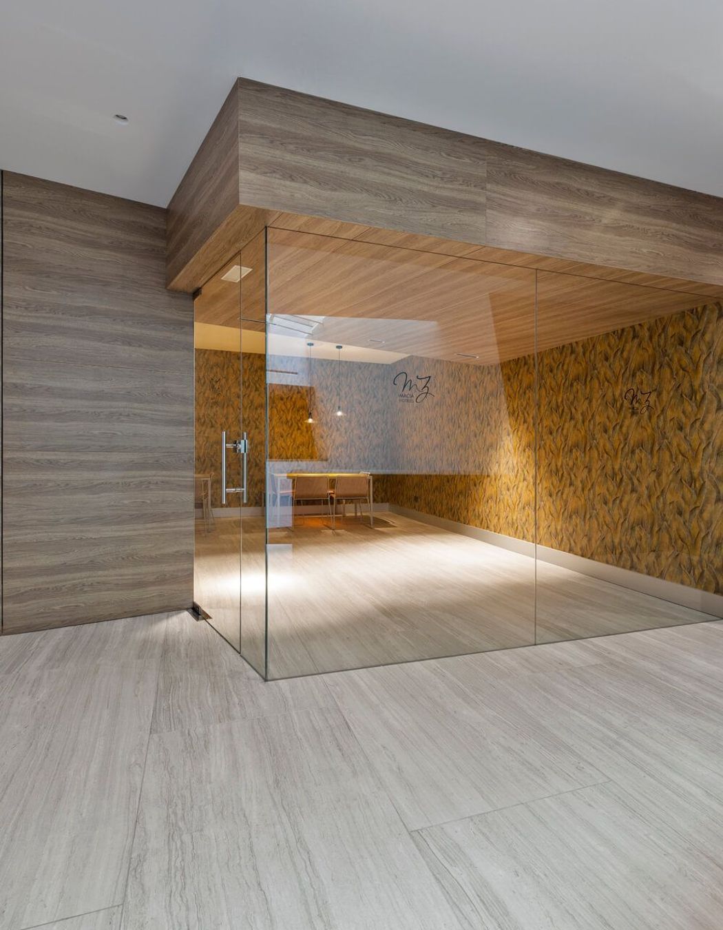 Motivating office workspaces