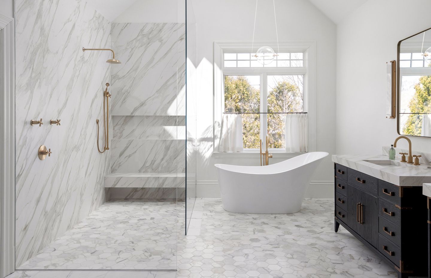 How can you decorate white bathrooms? A few tips you can use