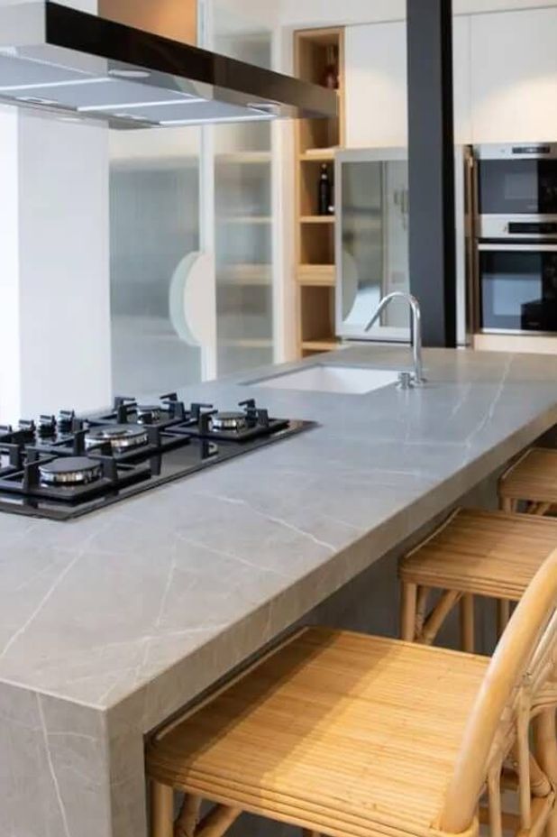 Neolith brand-lovers: María Pombo and Pablo Castellano.