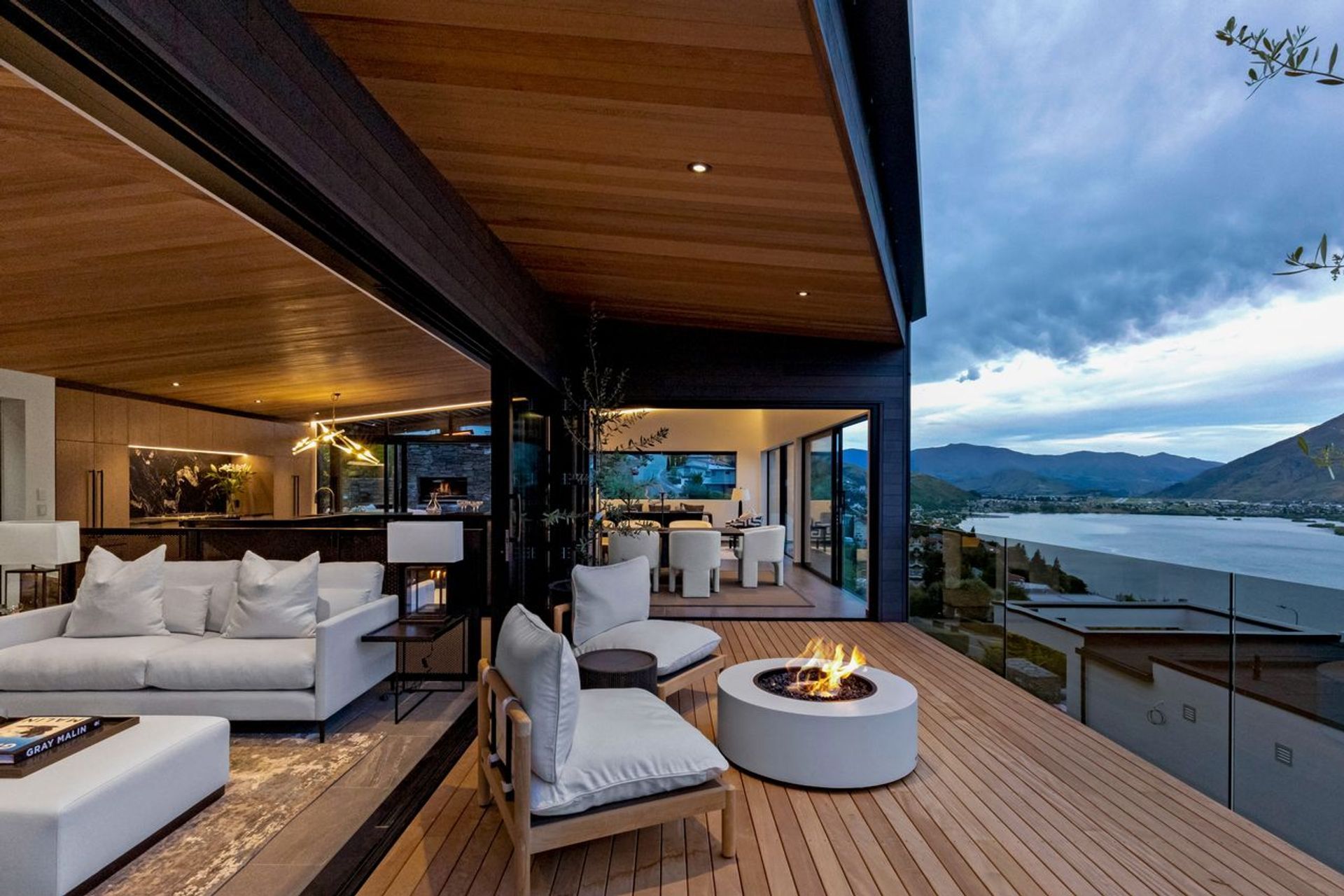 Contemporary New Zealand Home Overlooking the Country’s Longest Lake Lists for NZ$4.5 Million