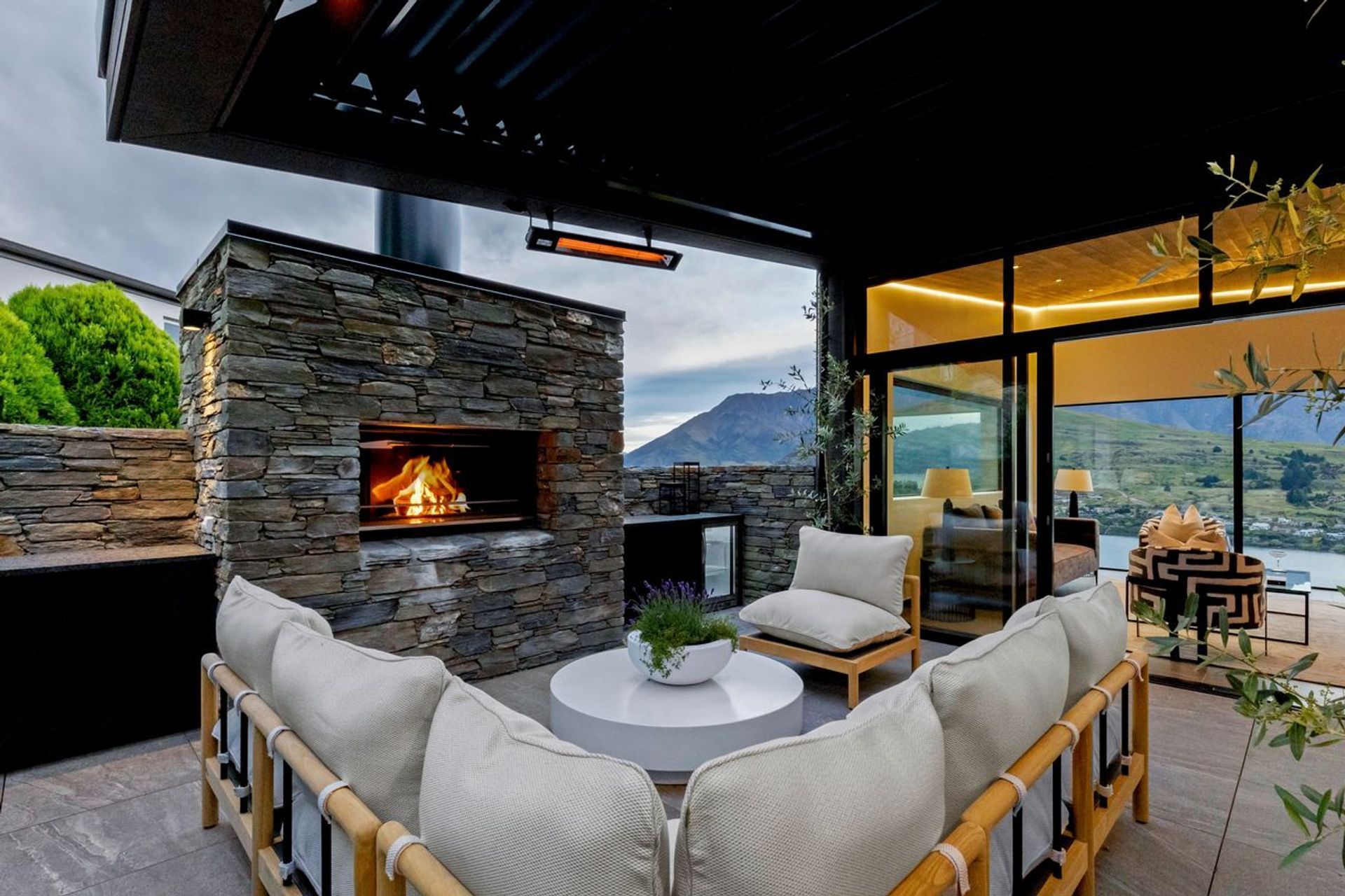 Contemporary New Zealand Home Overlooking the Country’s Longest Lake Lists for NZ$4.5 Million
