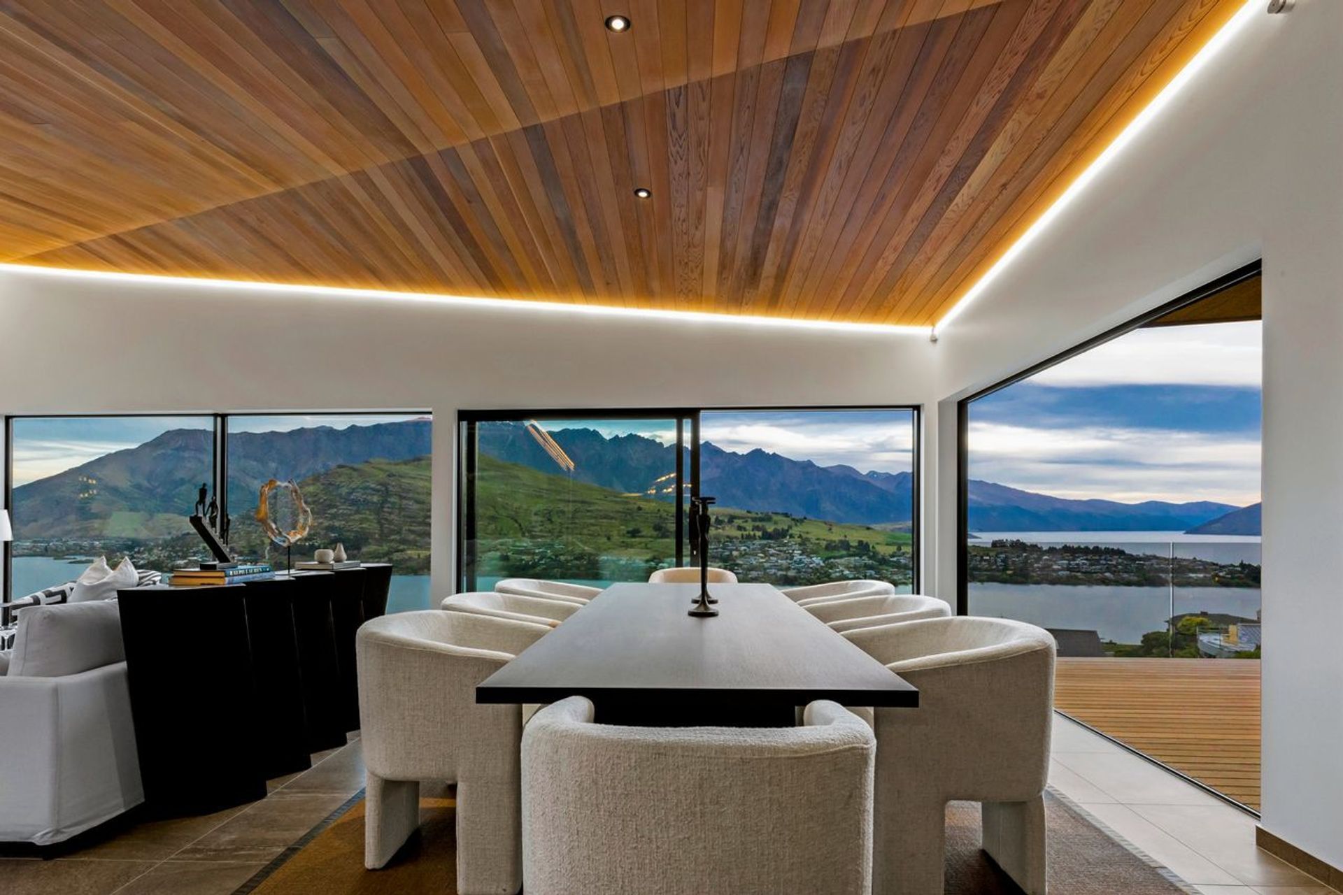 Contemporary New Zealand Home Overlooking the Country’s Longest Lake Lists for NZ$4.5 Million