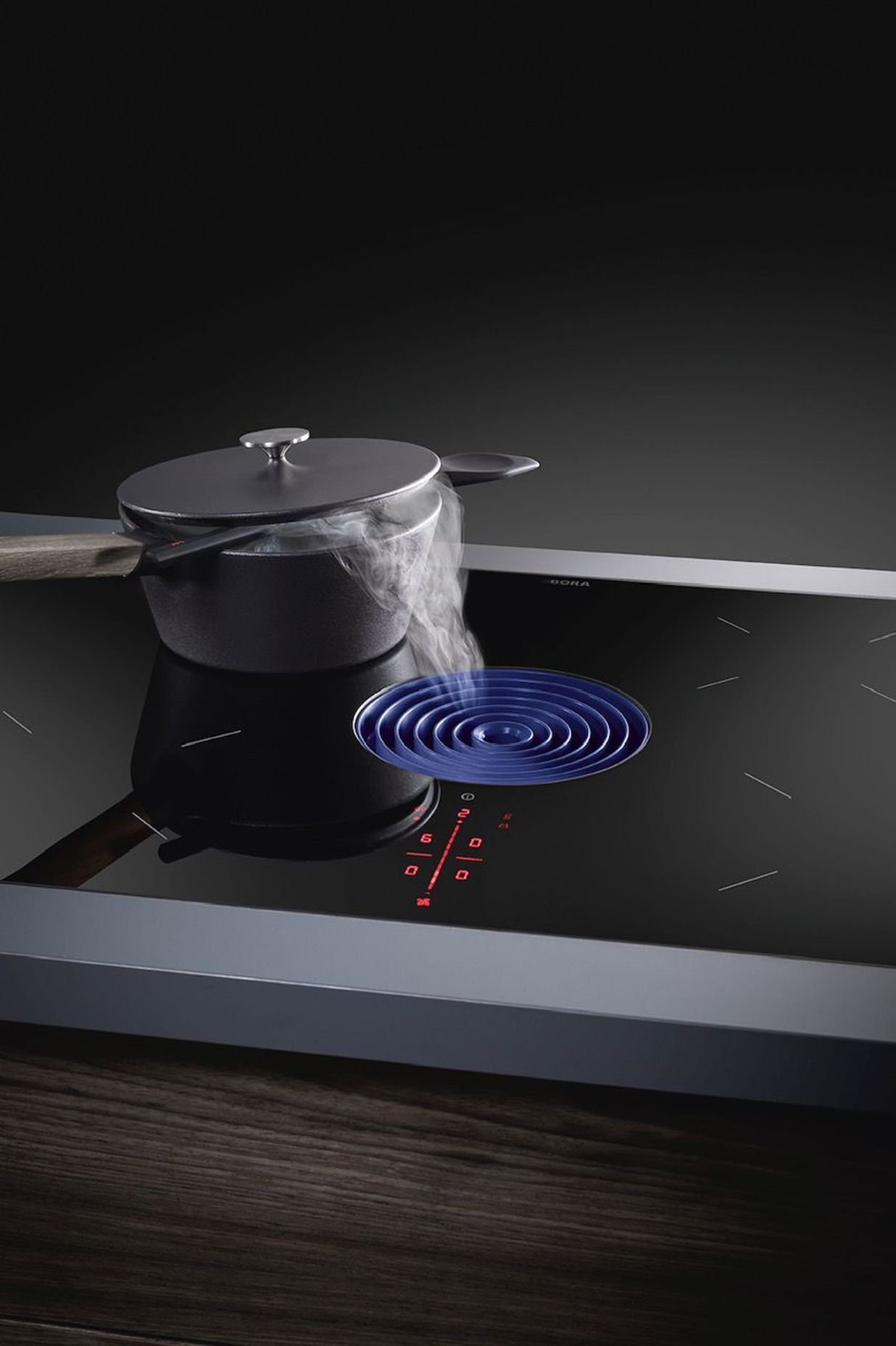 The grill cover of the BORA Pure comes in a variety of colours, adding a touch of personalisation to kitchen decor.