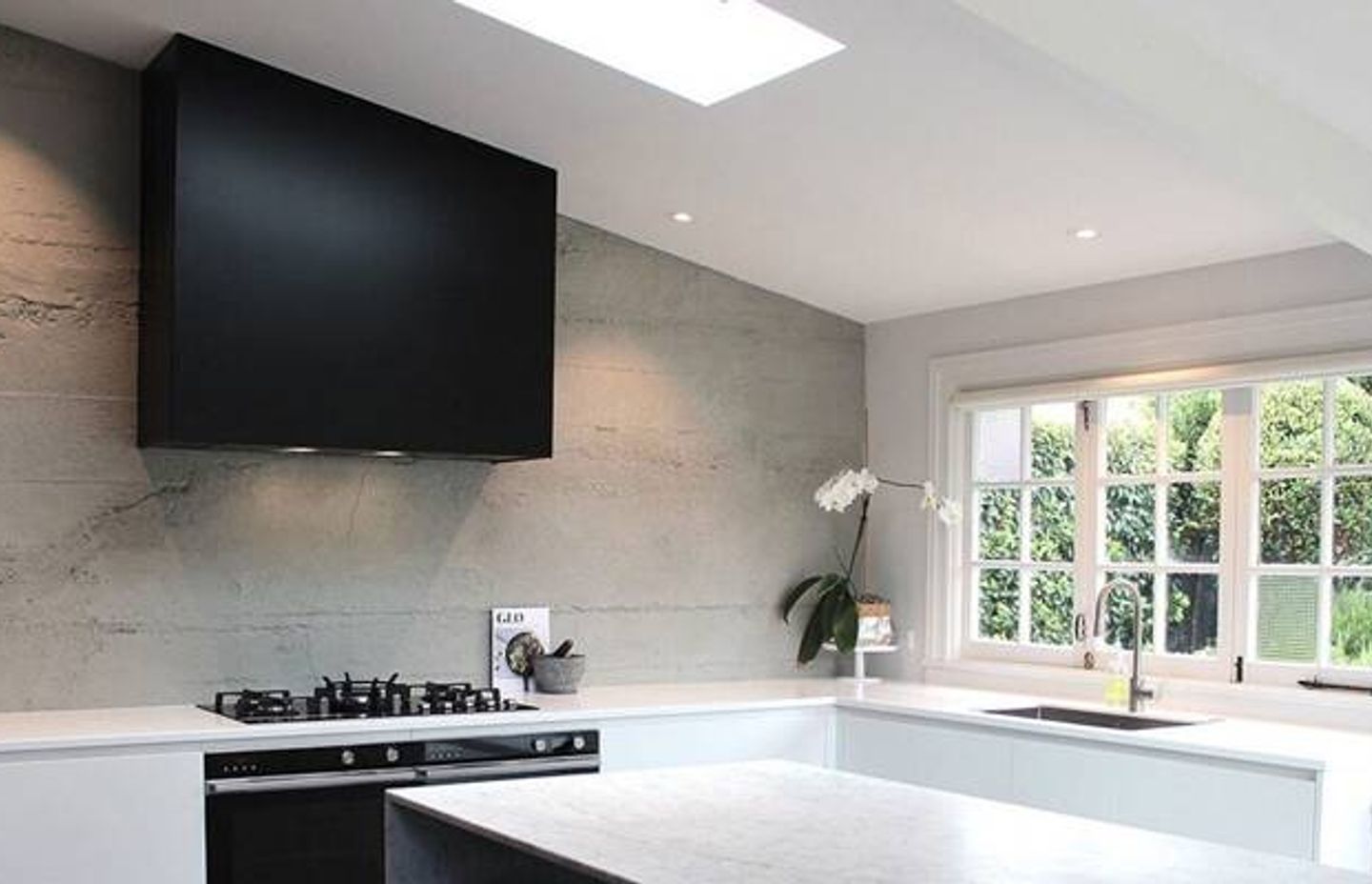 Muros supplies a roughcast concrete wall panel that perfectly embodies the brutalist aesthetic in a contemporary setting.