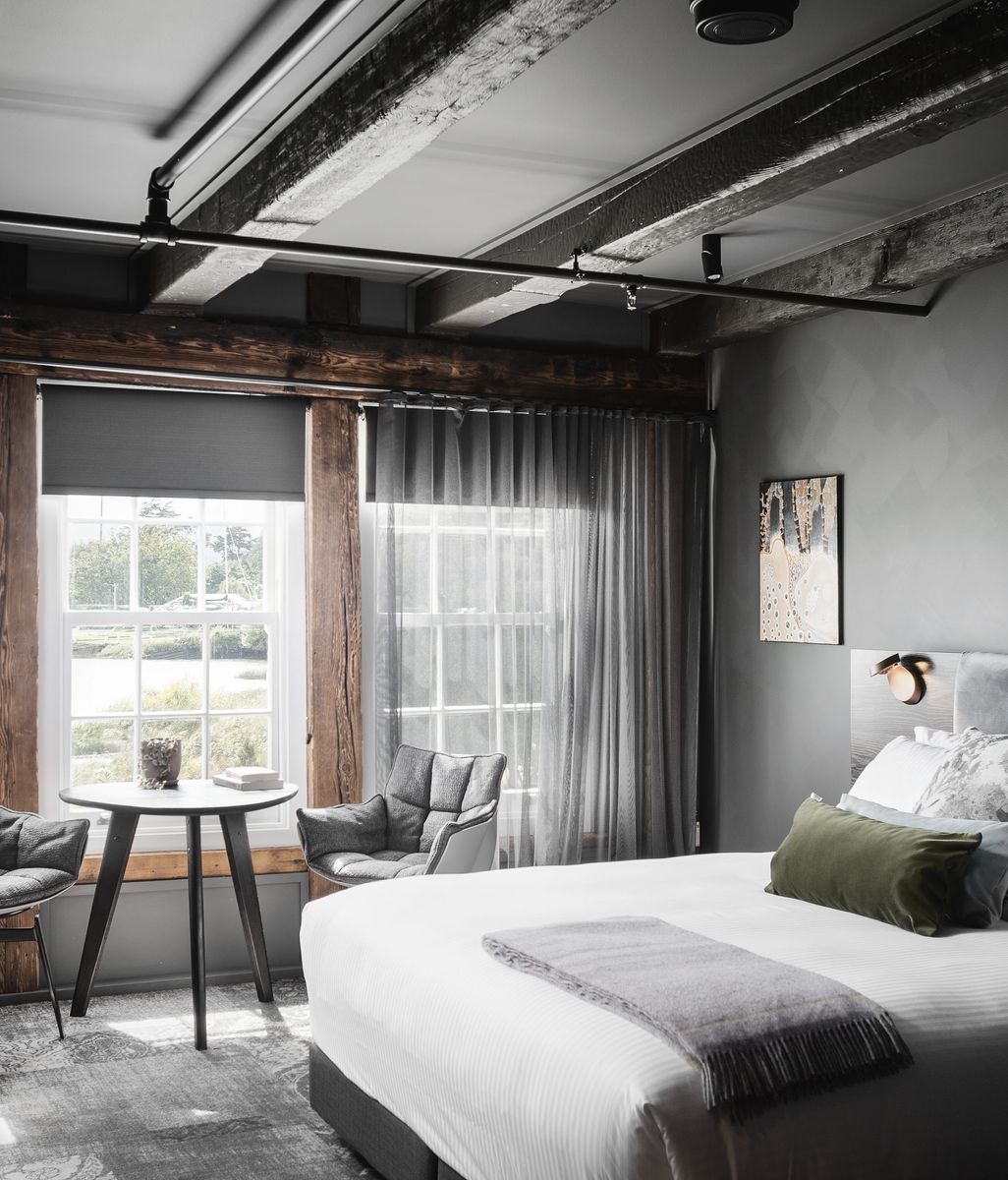 Explore the look: Stillwater Seven