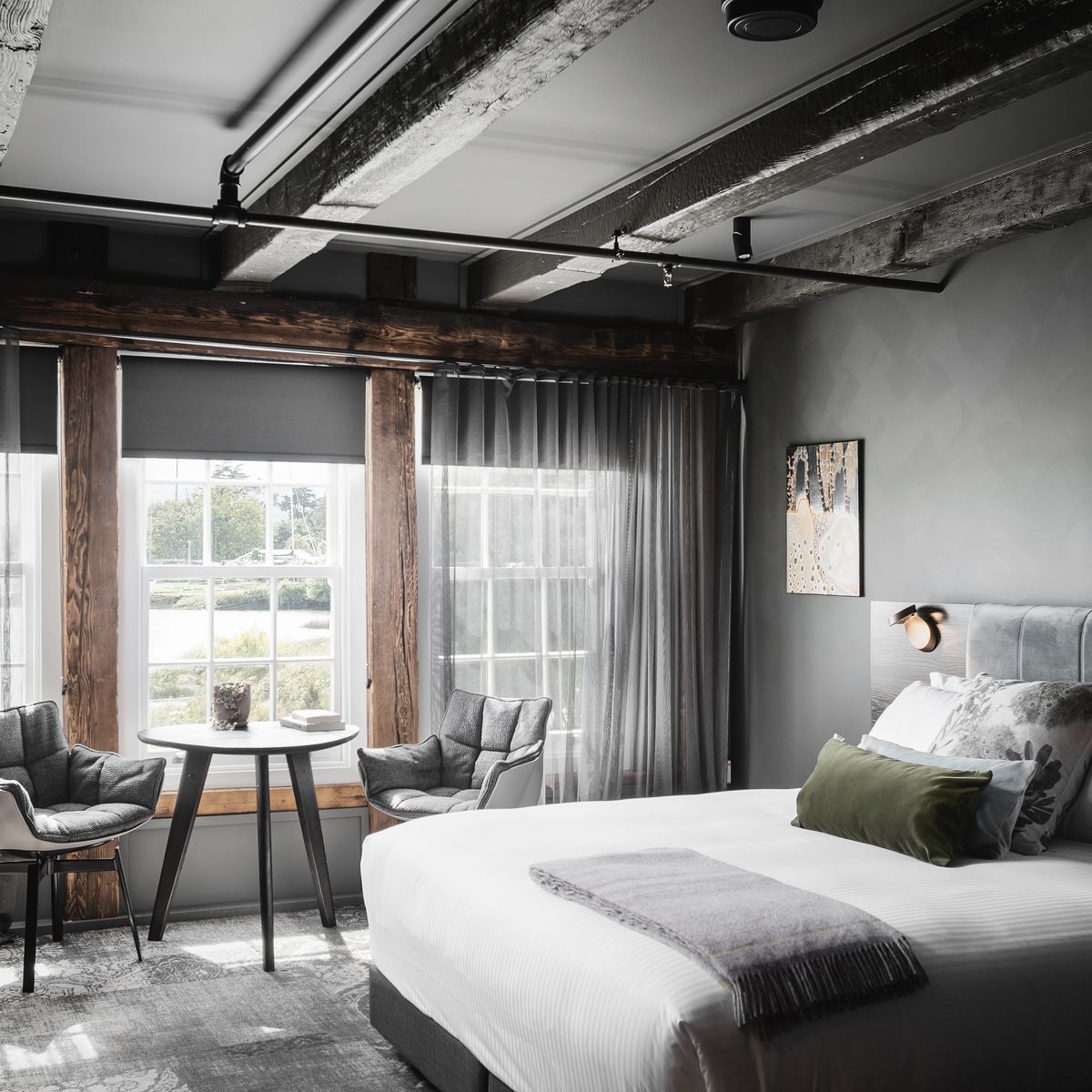 Explore the look: Stillwater Seven