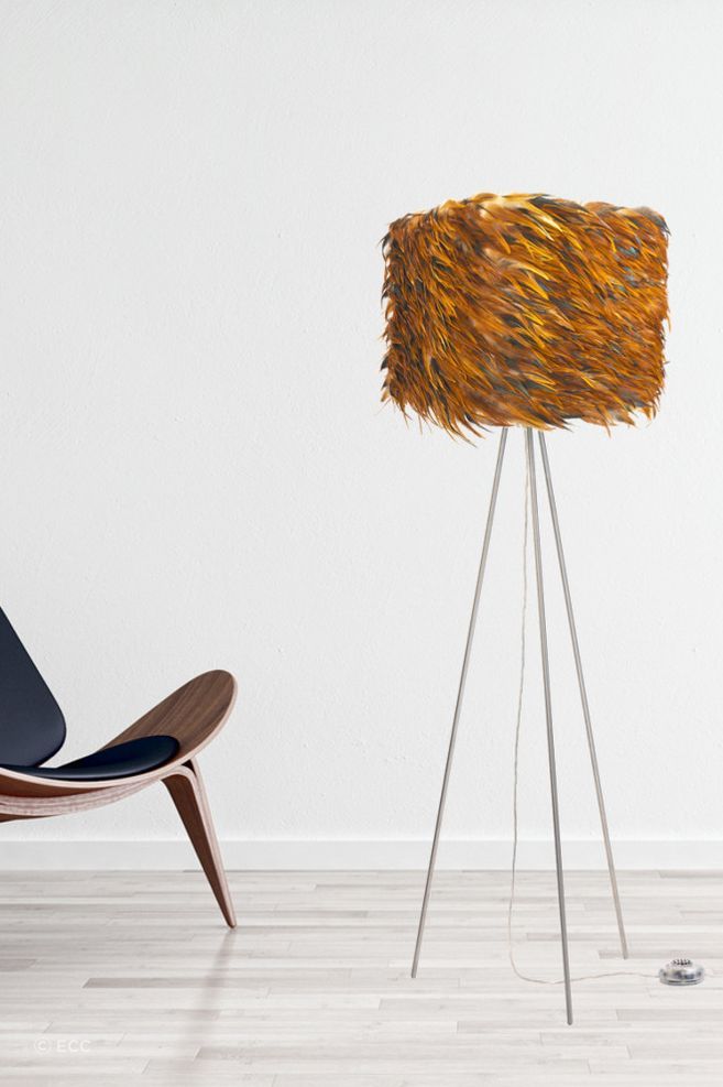 The incredibly stylish and textural feather lamp shade of the Kubus Lamp by Pluma Cubic.