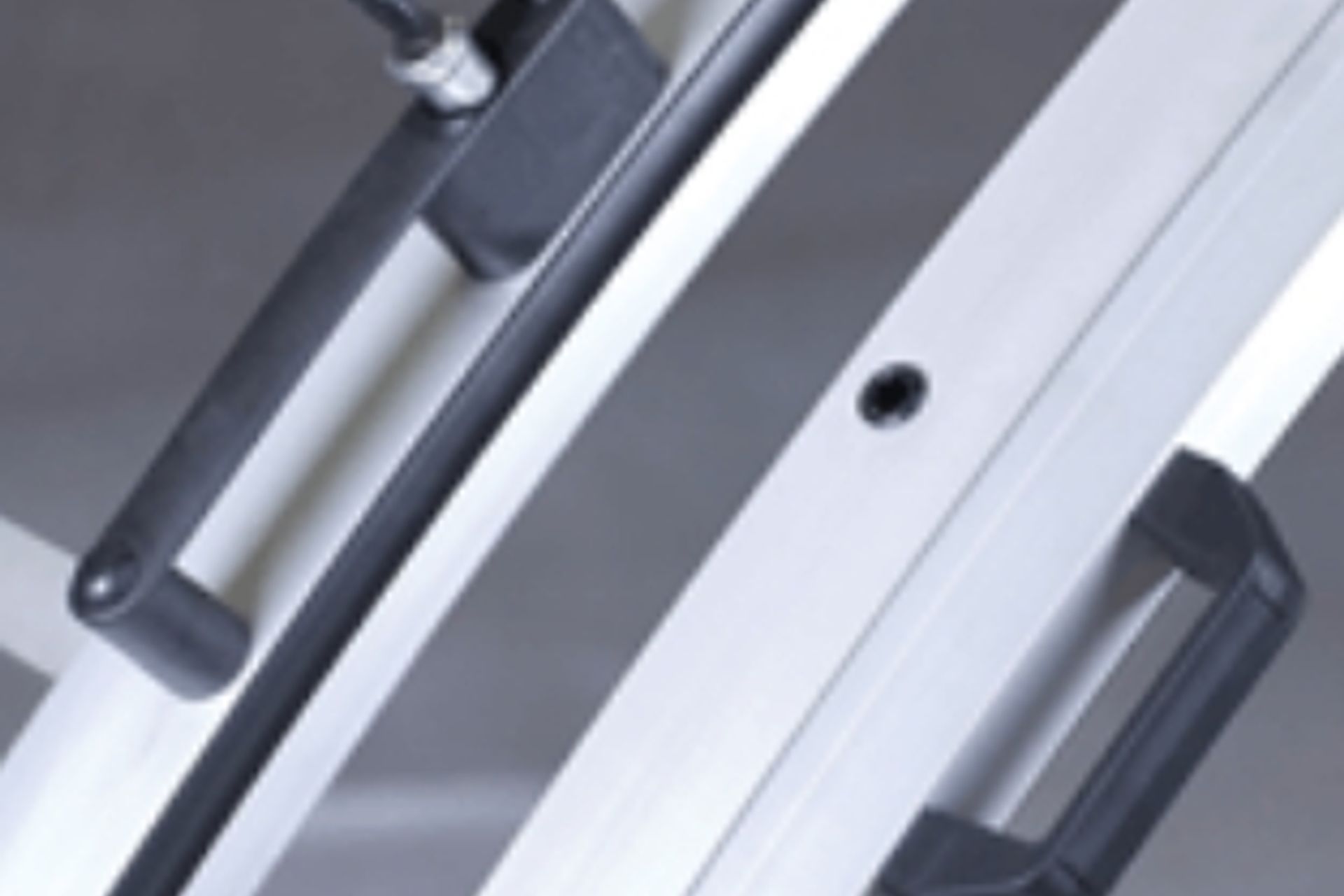 Lockable handle // On curved model.