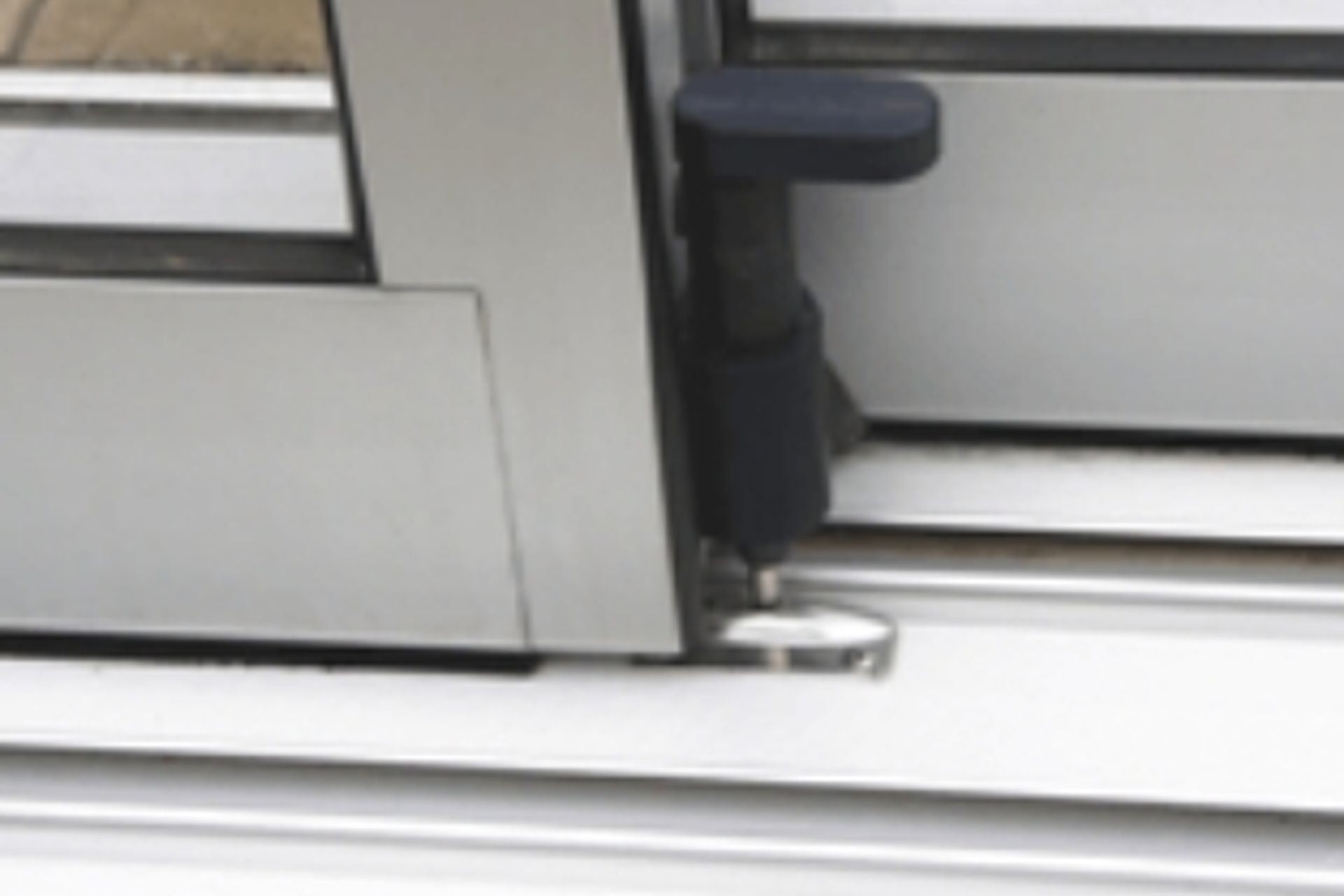 Lift up pin // Strong and durable to secure segments against movement in wind.