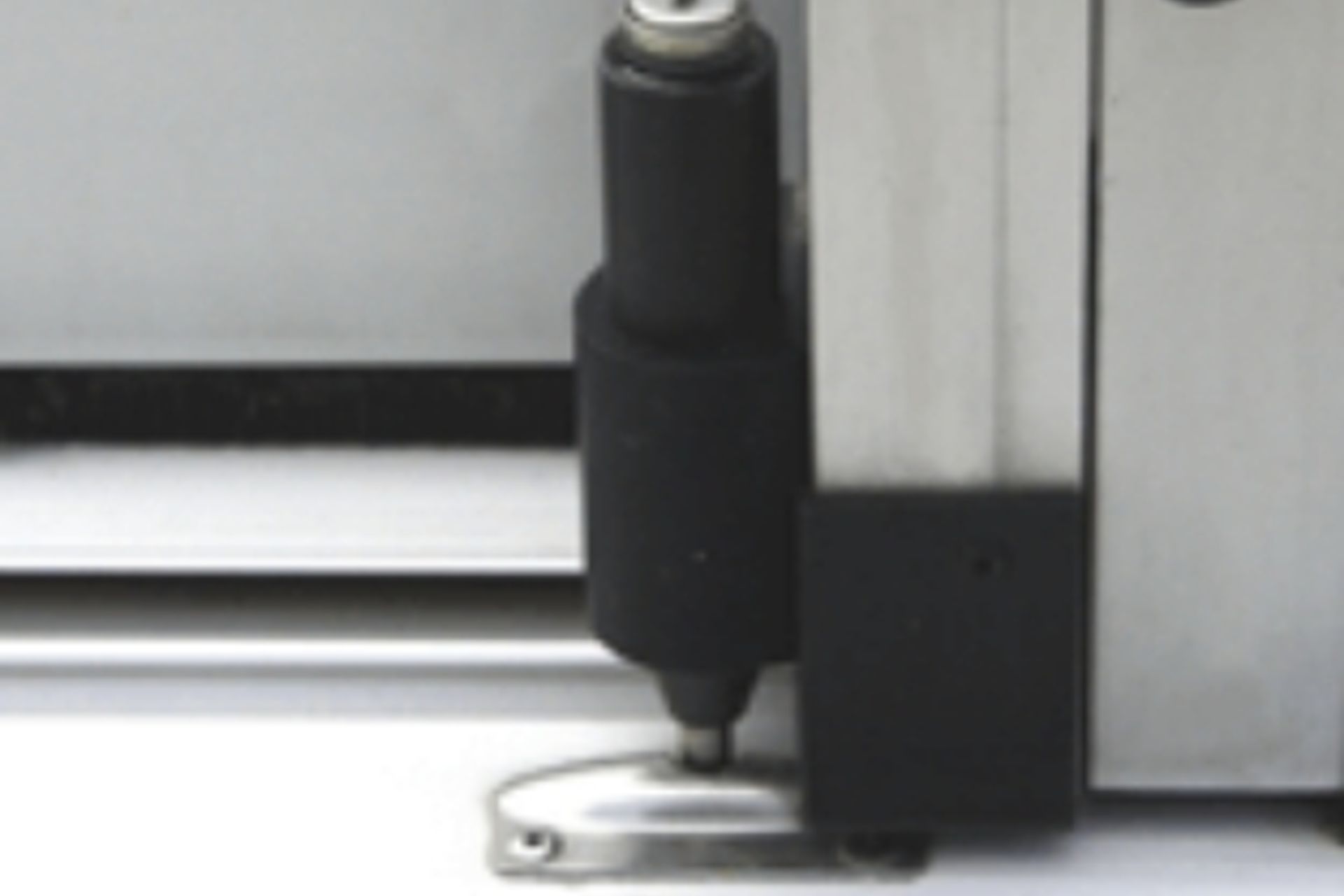 Lockable lift up pin // For added safety and peace of mind.