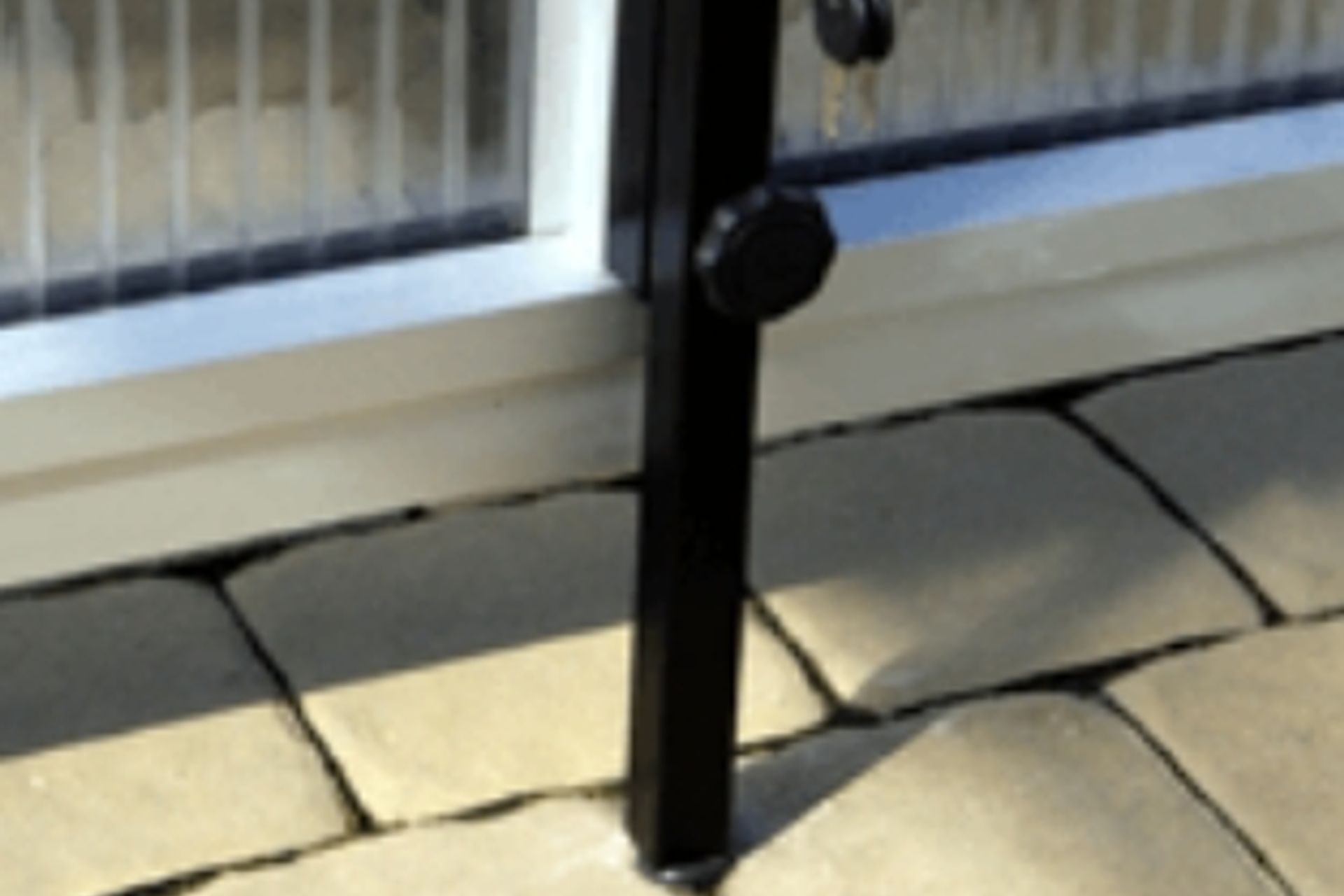 Face Pin // To secure and stabilise the end faces in all wind conditions.